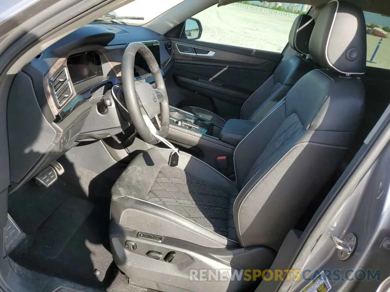 7 Photograph of a damaged car 1V2FR2CA9RC520336 VOLKSWAGEN ATLAS 2024