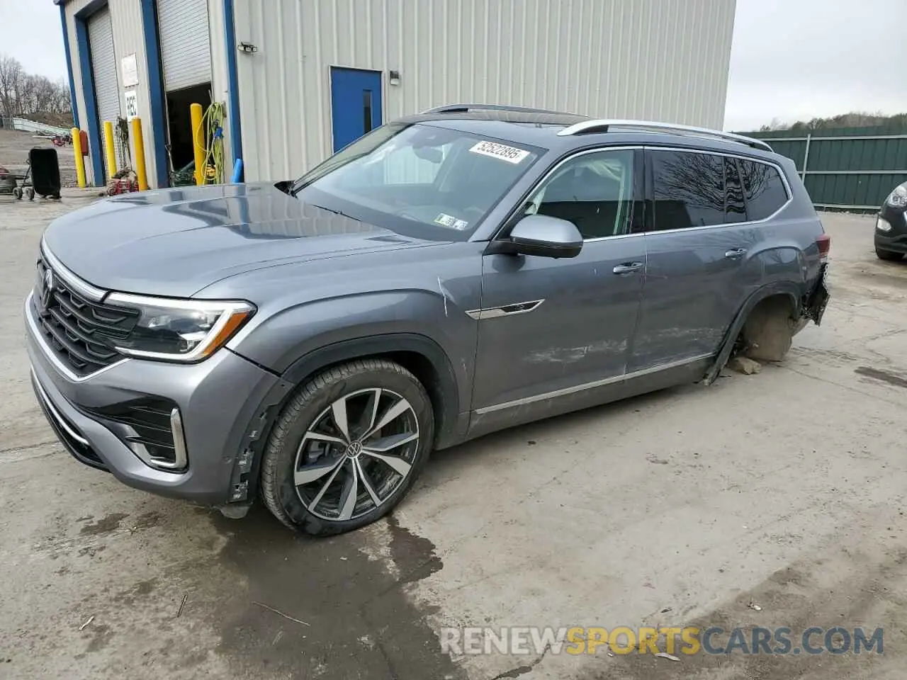 1 Photograph of a damaged car 1V2FR2CAXRC537792 VOLKSWAGEN ATLAS 2024