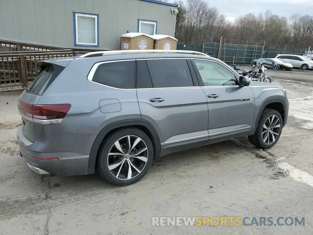 3 Photograph of a damaged car 1V2FR2CAXRC537792 VOLKSWAGEN ATLAS 2024