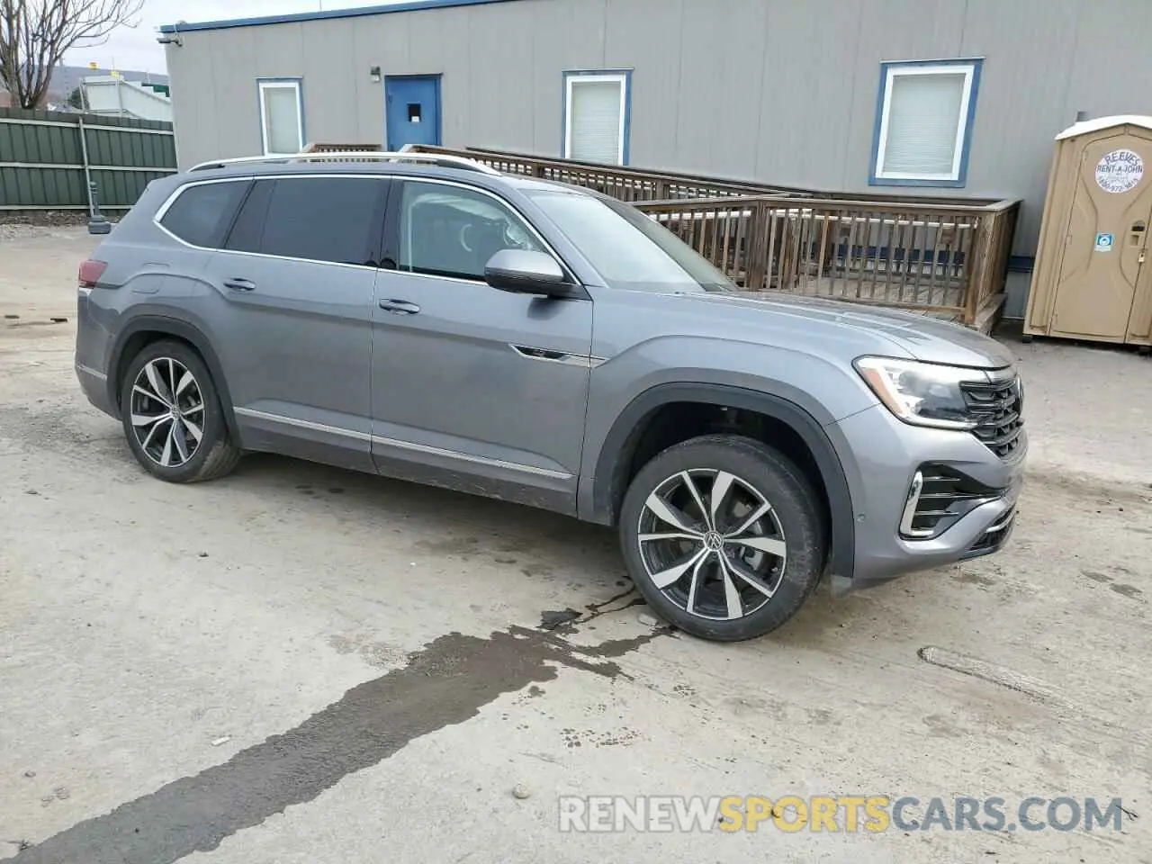 4 Photograph of a damaged car 1V2FR2CAXRC537792 VOLKSWAGEN ATLAS 2024