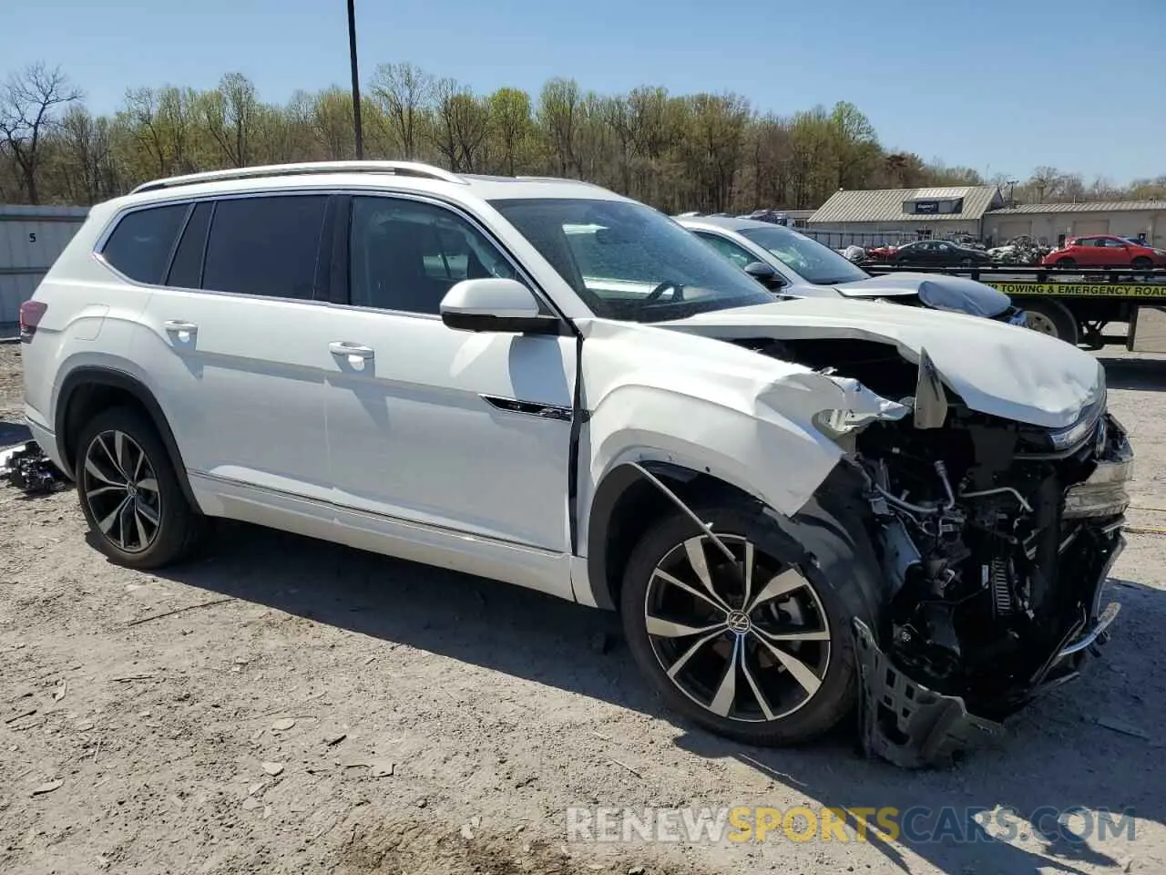 4 Photograph of a damaged car 1V2FR2CAXRC586488 VOLKSWAGEN ATLAS 2024