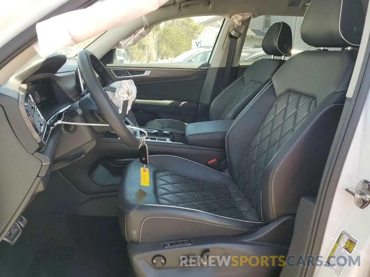 7 Photograph of a damaged car 1V2FR2CAXRC586488 VOLKSWAGEN ATLAS 2024