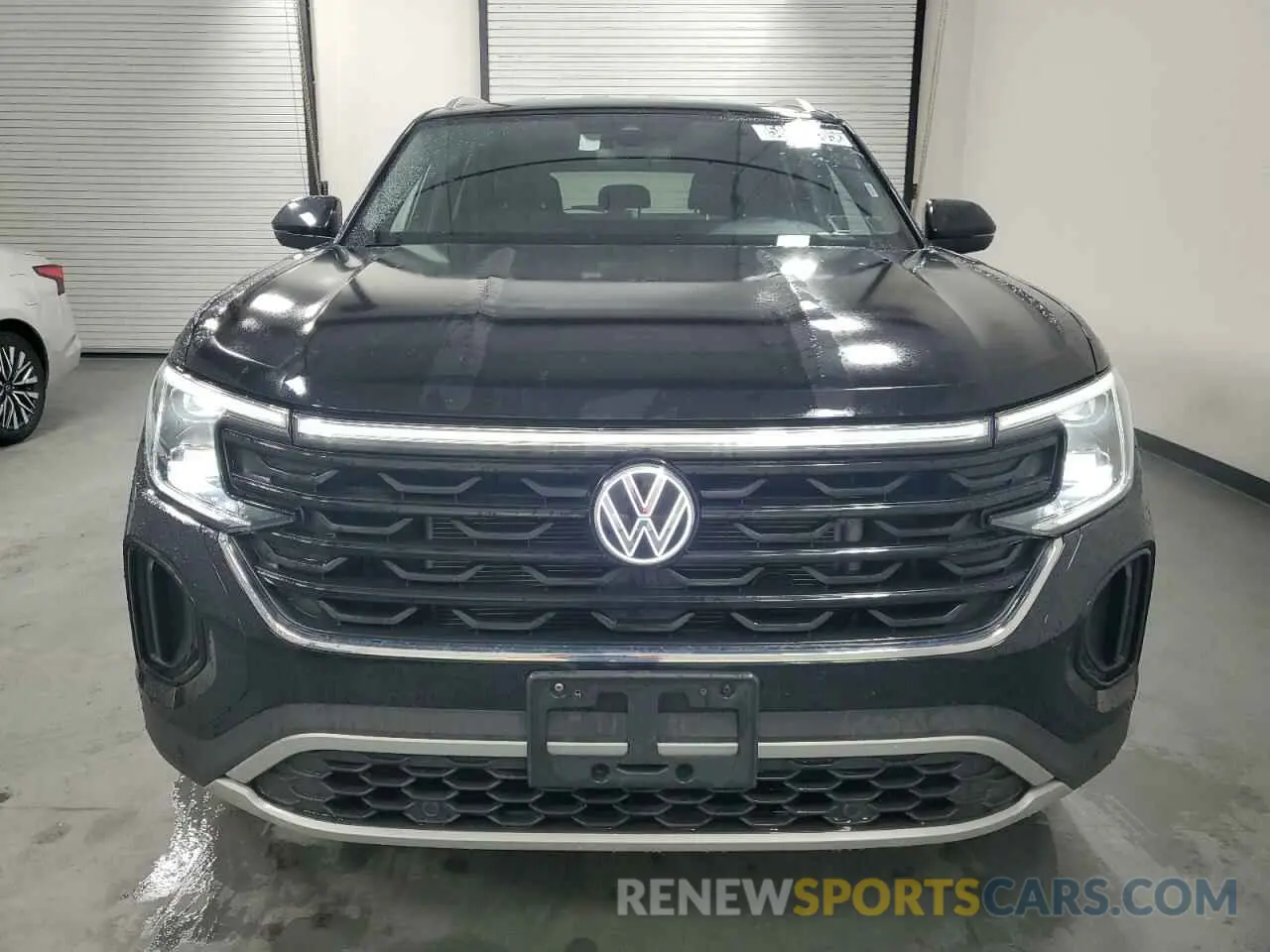5 Photograph of a damaged car 1V2HE2CA2RC231772 VOLKSWAGEN ATLAS 2024