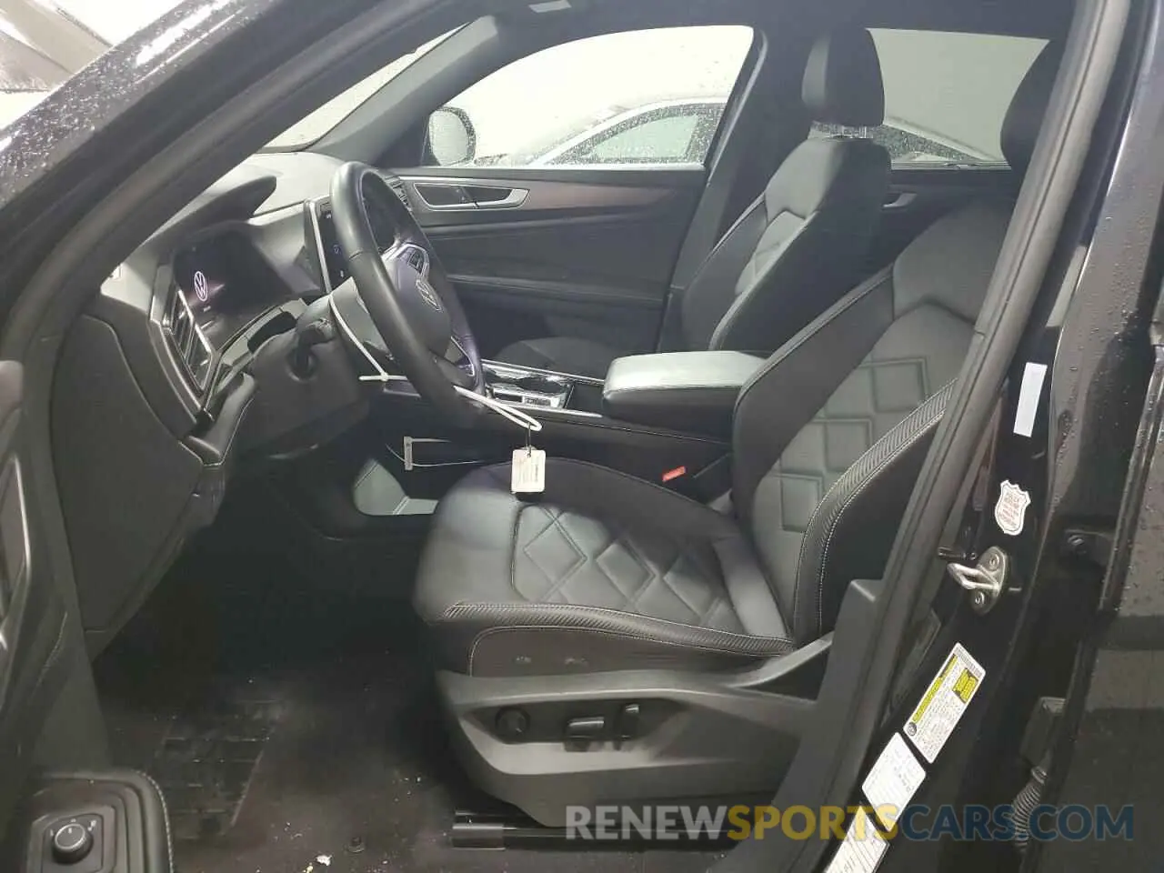 7 Photograph of a damaged car 1V2HE2CA2RC231772 VOLKSWAGEN ATLAS 2024