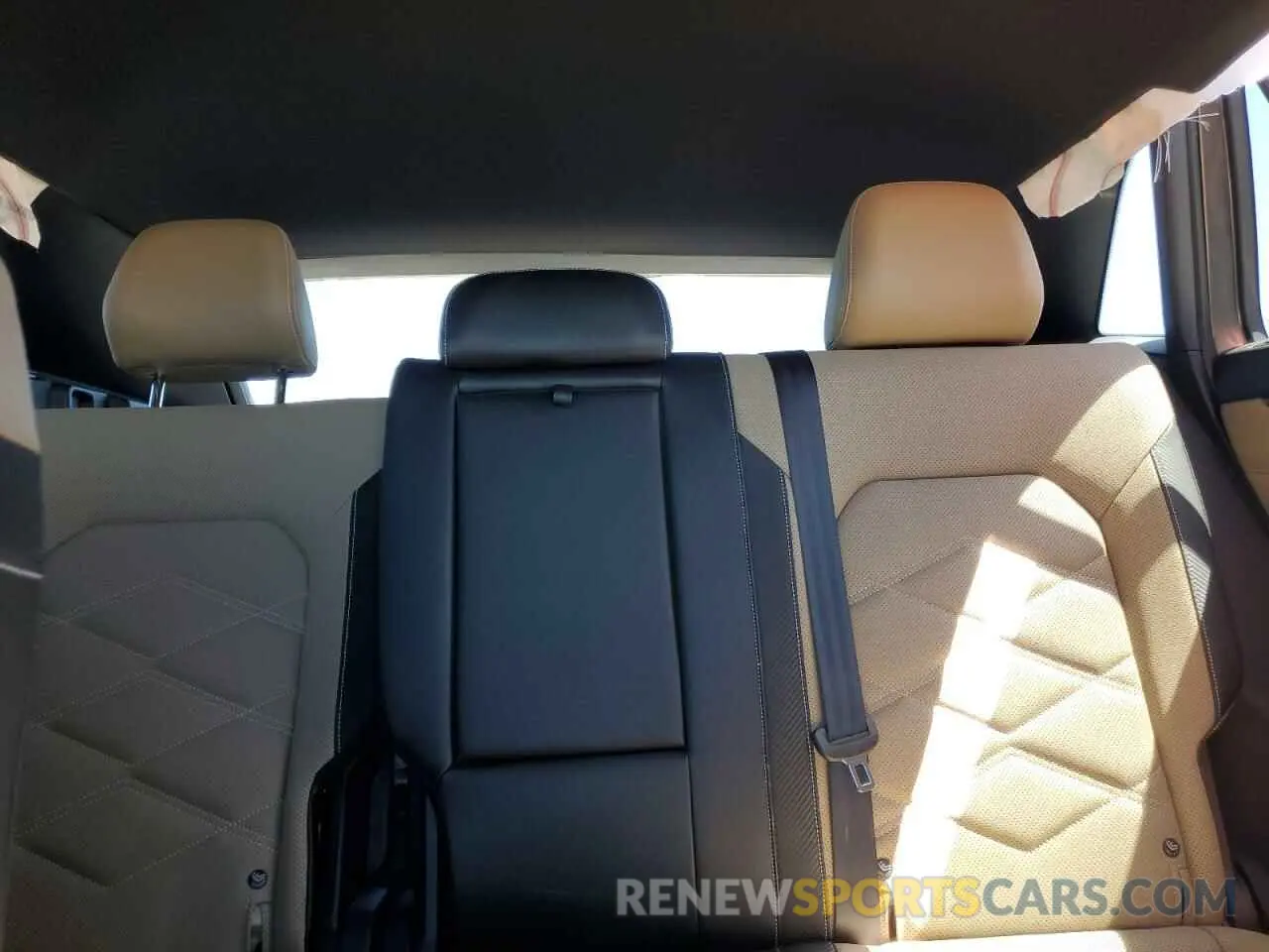 10 Photograph of a damaged car 1V2HE2CA2RC245574 VOLKSWAGEN ATLAS 2024