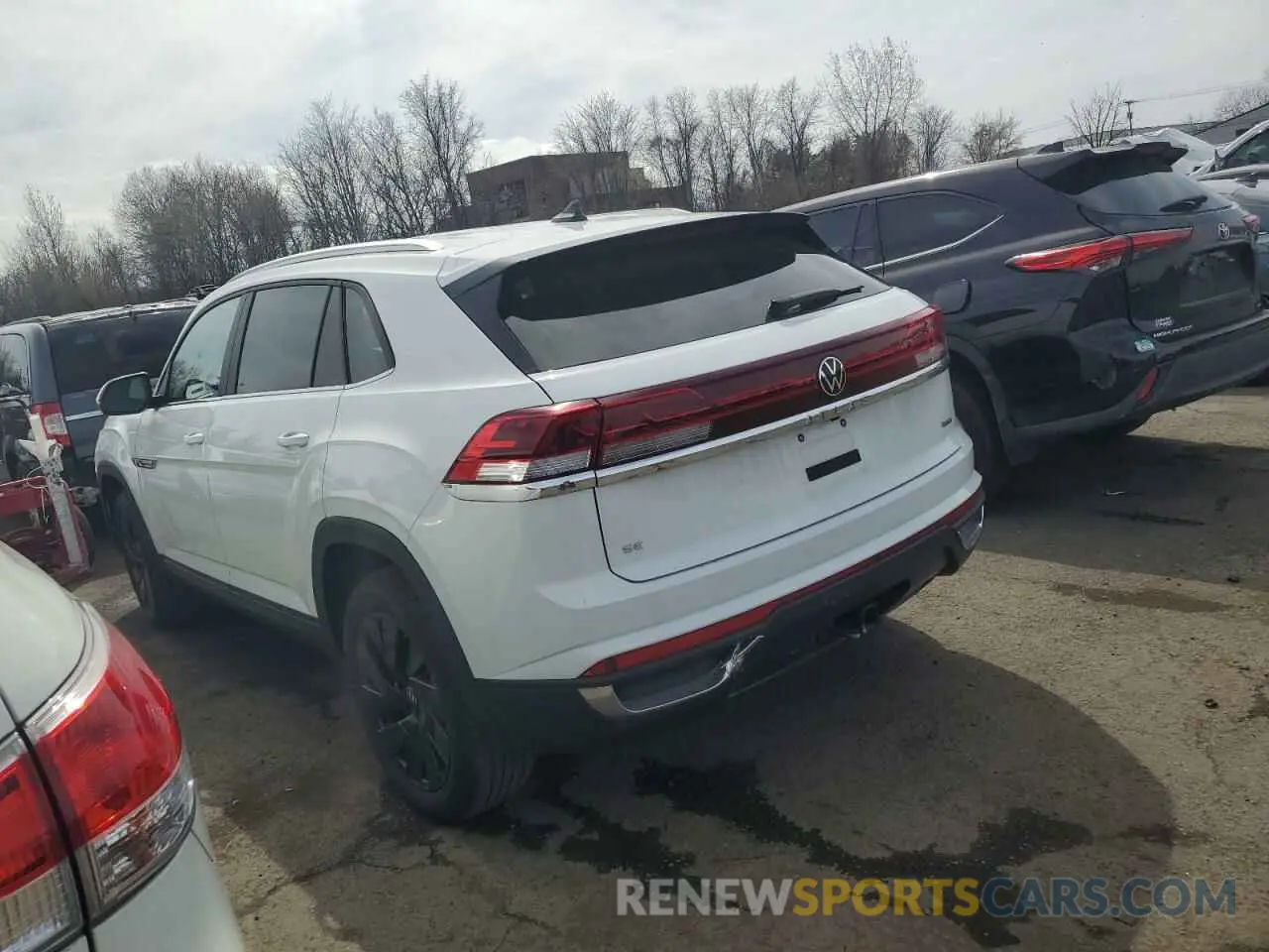 2 Photograph of a damaged car 1V2HE2CA8RC221103 VOLKSWAGEN ATLAS 2024