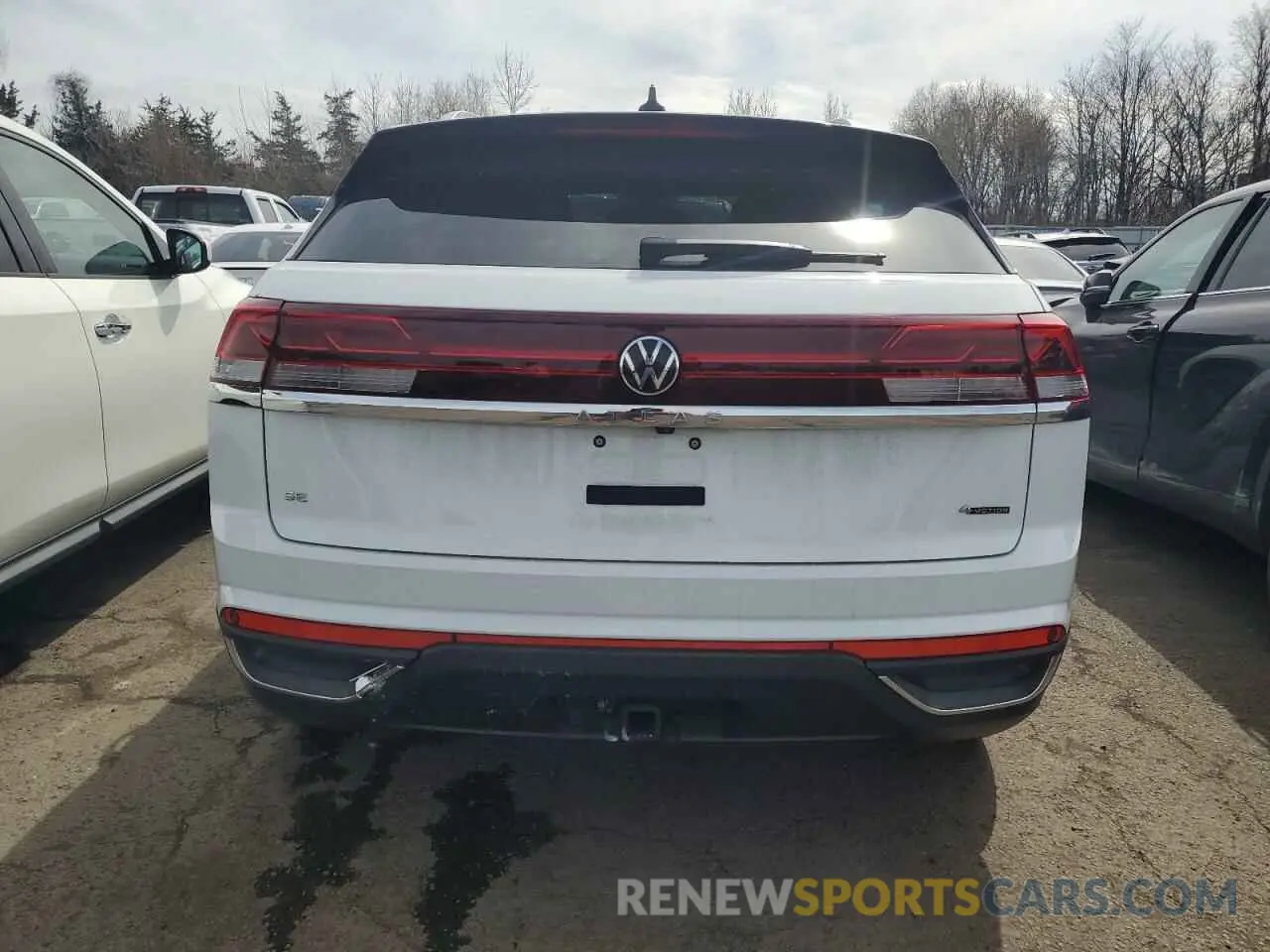 6 Photograph of a damaged car 1V2HE2CA8RC221103 VOLKSWAGEN ATLAS 2024