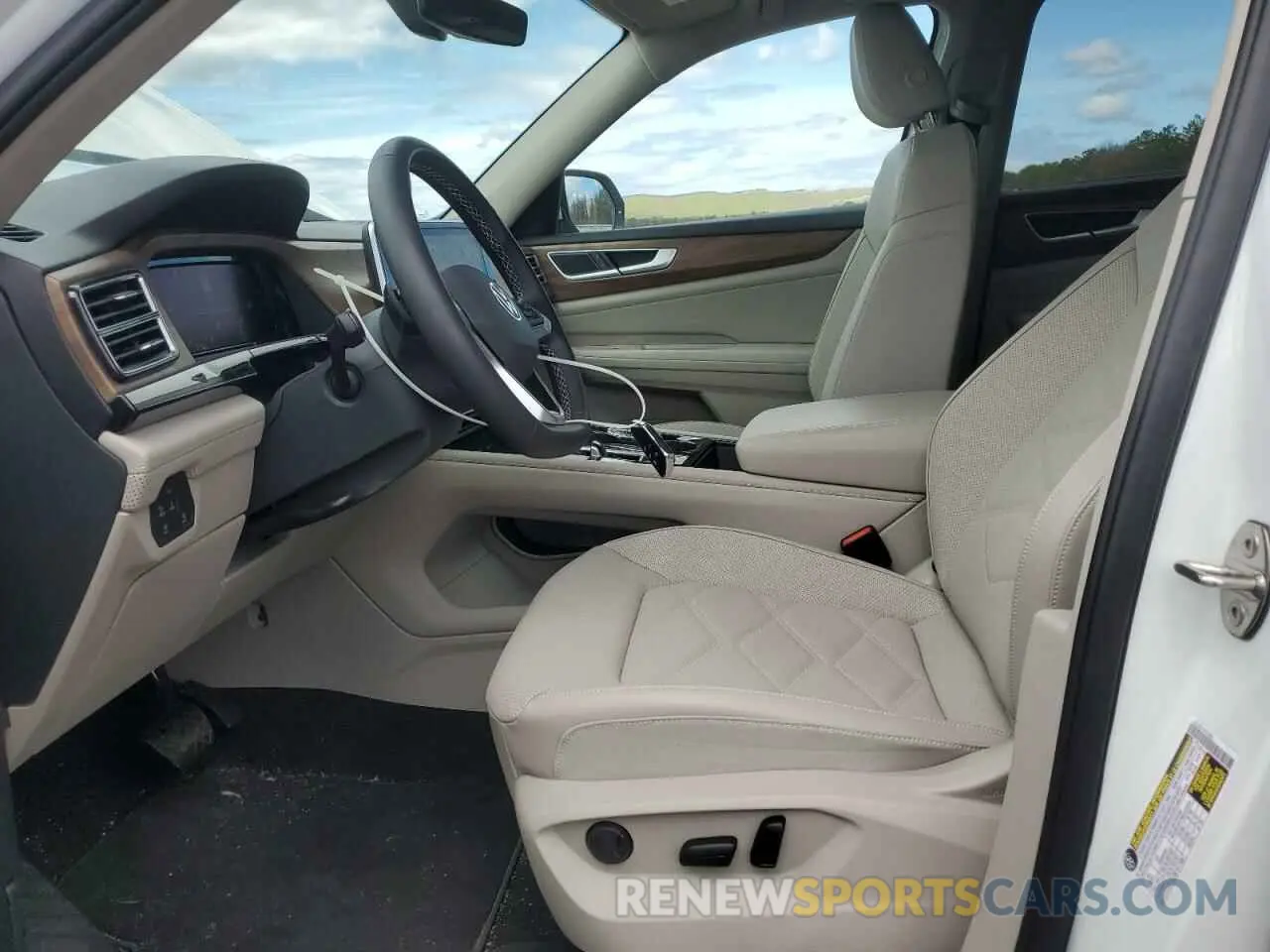 7 Photograph of a damaged car 1V2HR2CA0RC607843 VOLKSWAGEN ATLAS 2024