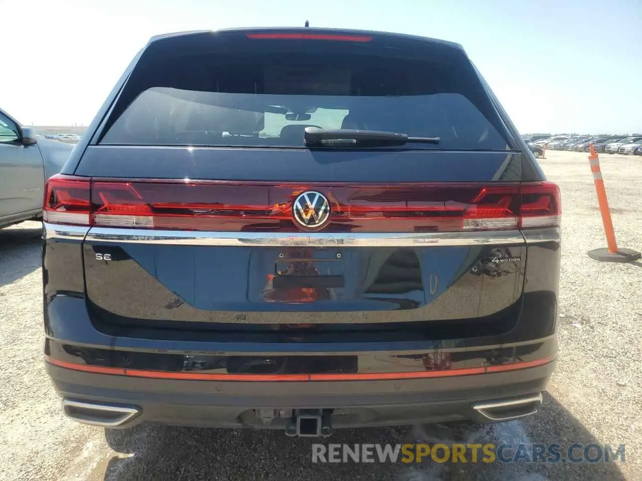 6 Photograph of a damaged car 1V2HR2CA1RC565781 VOLKSWAGEN ATLAS 2024