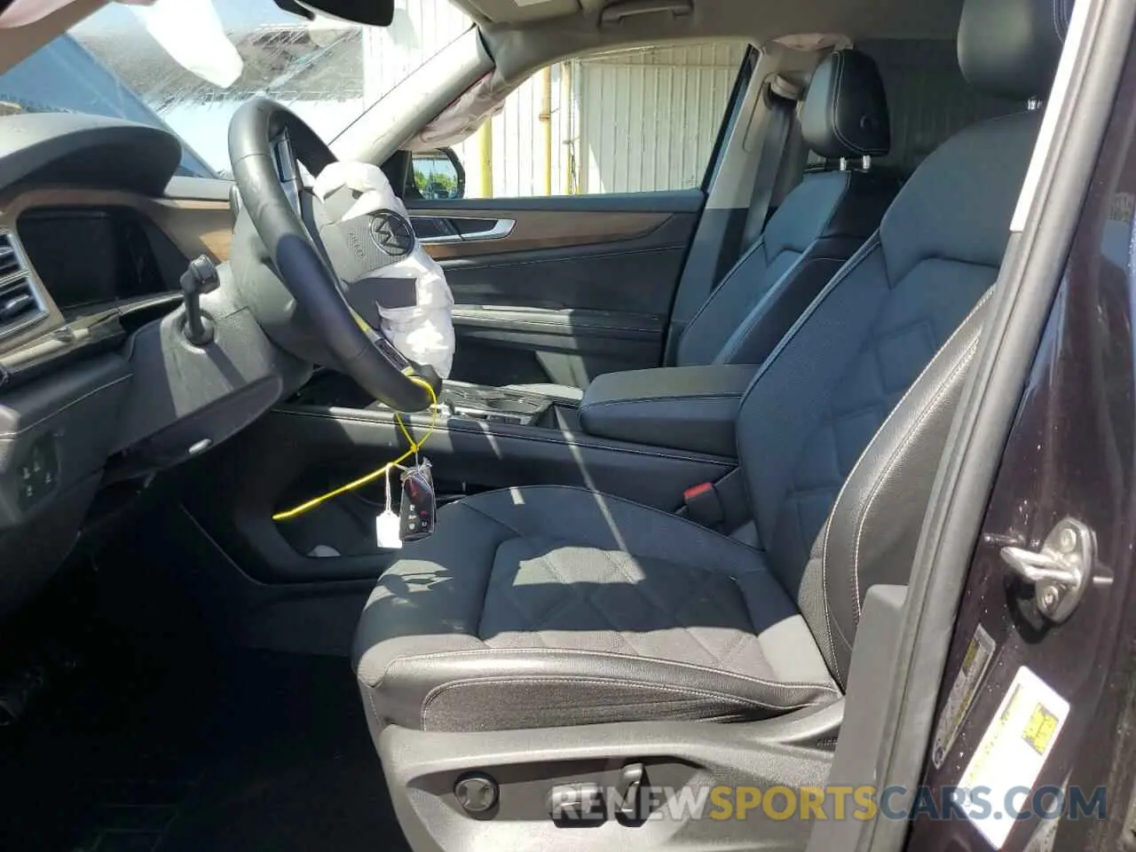 7 Photograph of a damaged car 1V2HR2CA1RC565781 VOLKSWAGEN ATLAS 2024