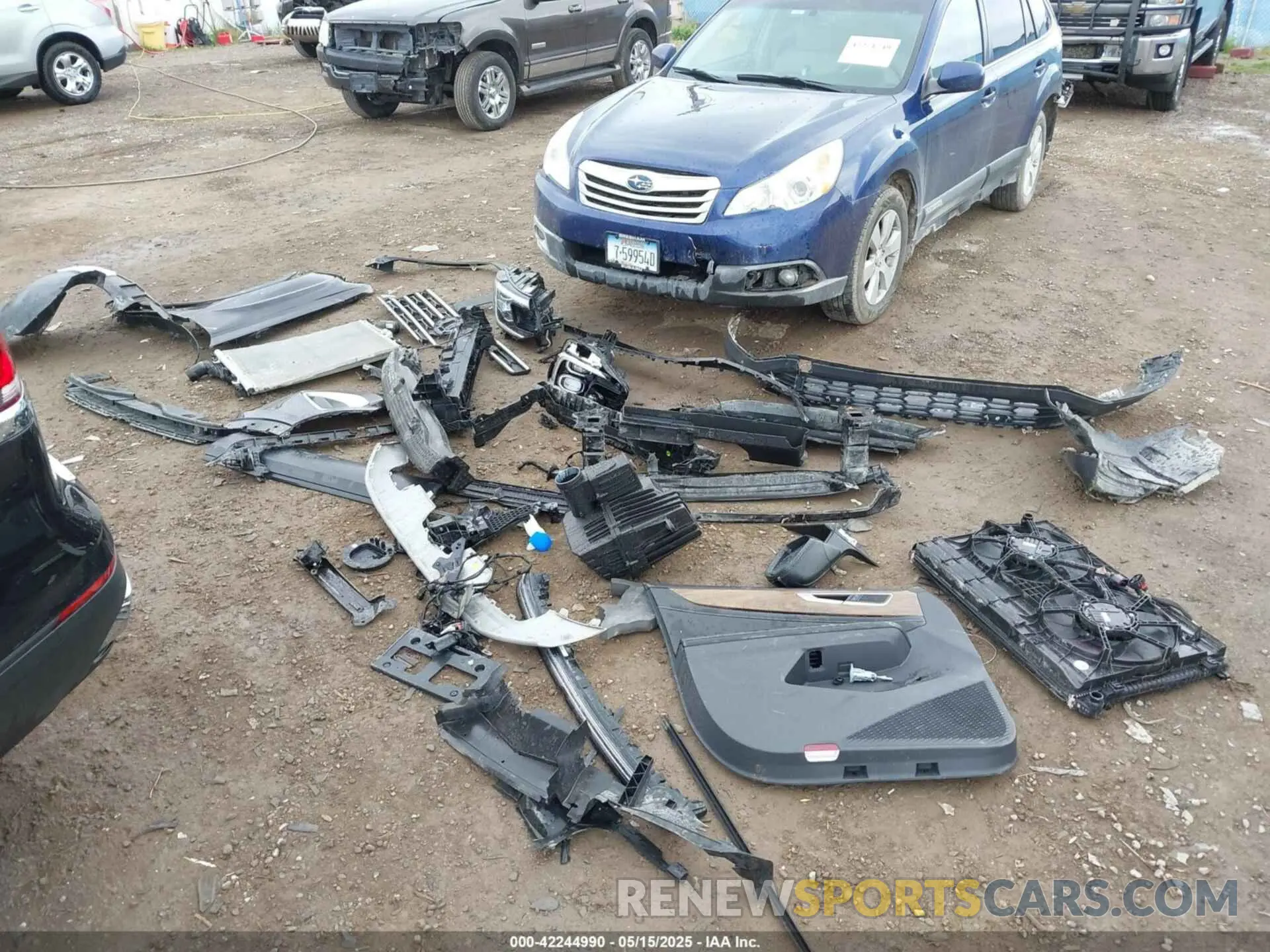 12 Photograph of a damaged car 1V2HR2CA1RC623002 VOLKSWAGEN ATLAS 2024