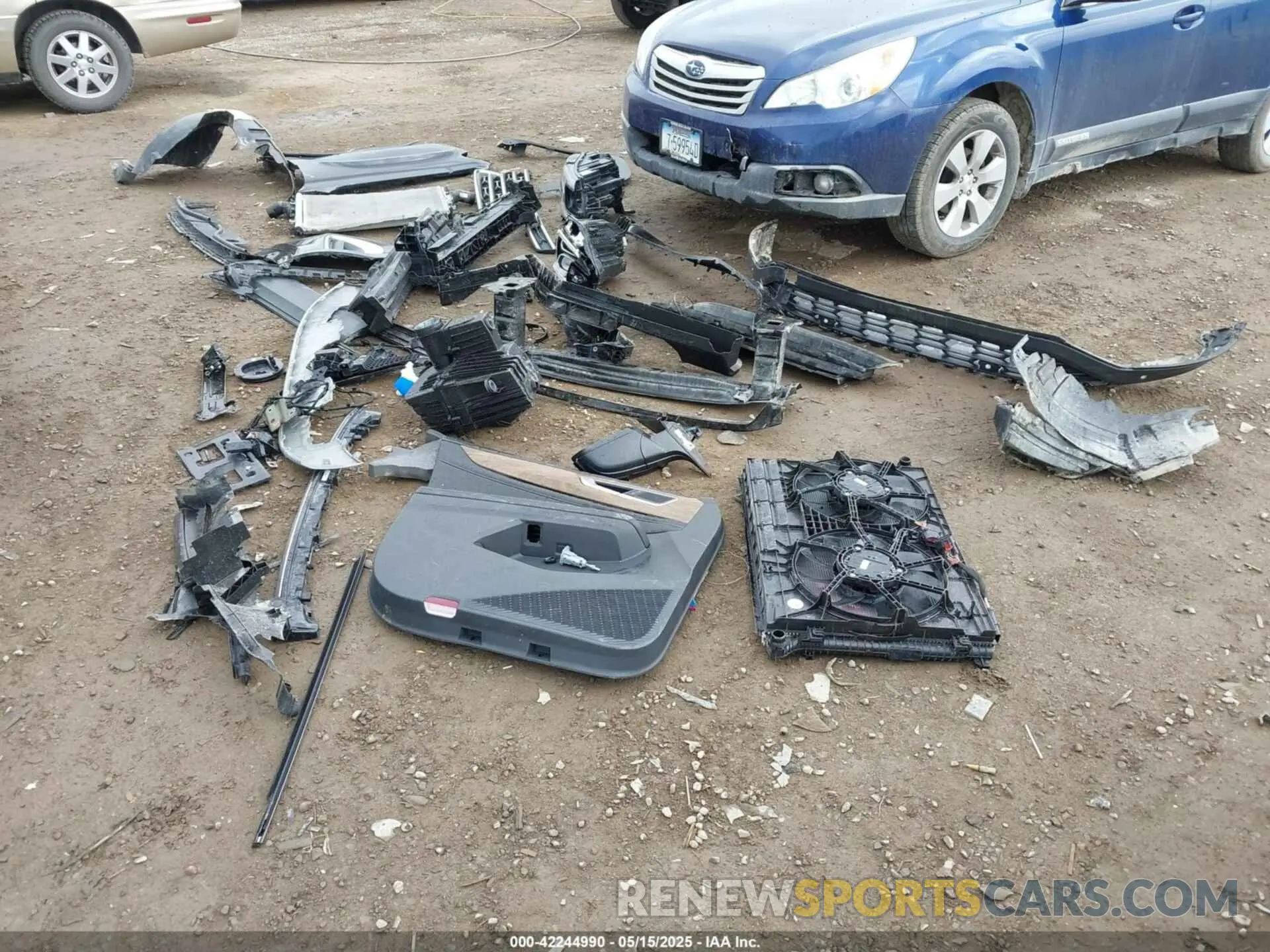 18 Photograph of a damaged car 1V2HR2CA1RC623002 VOLKSWAGEN ATLAS 2024