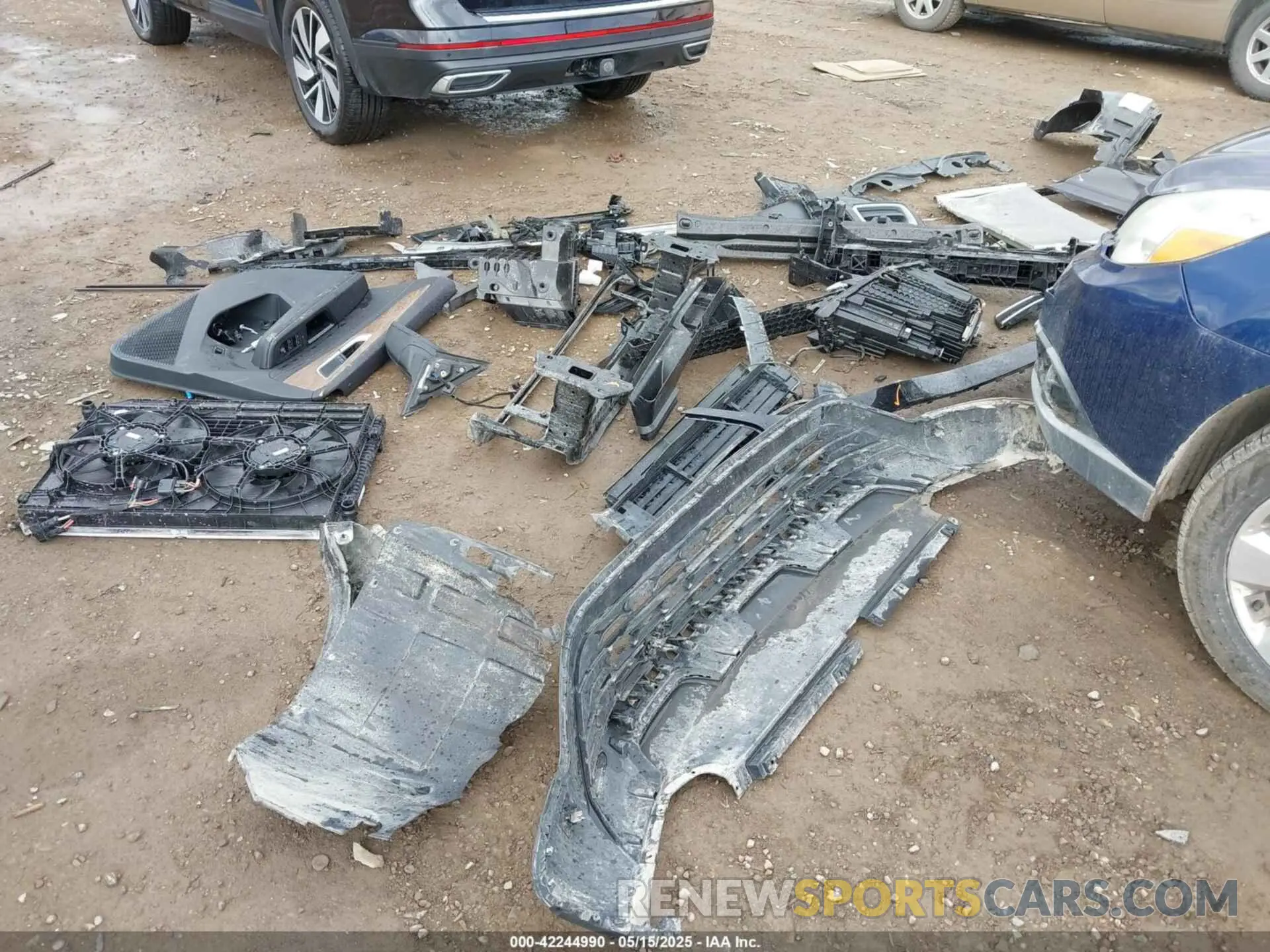 22 Photograph of a damaged car 1V2HR2CA1RC623002 VOLKSWAGEN ATLAS 2024