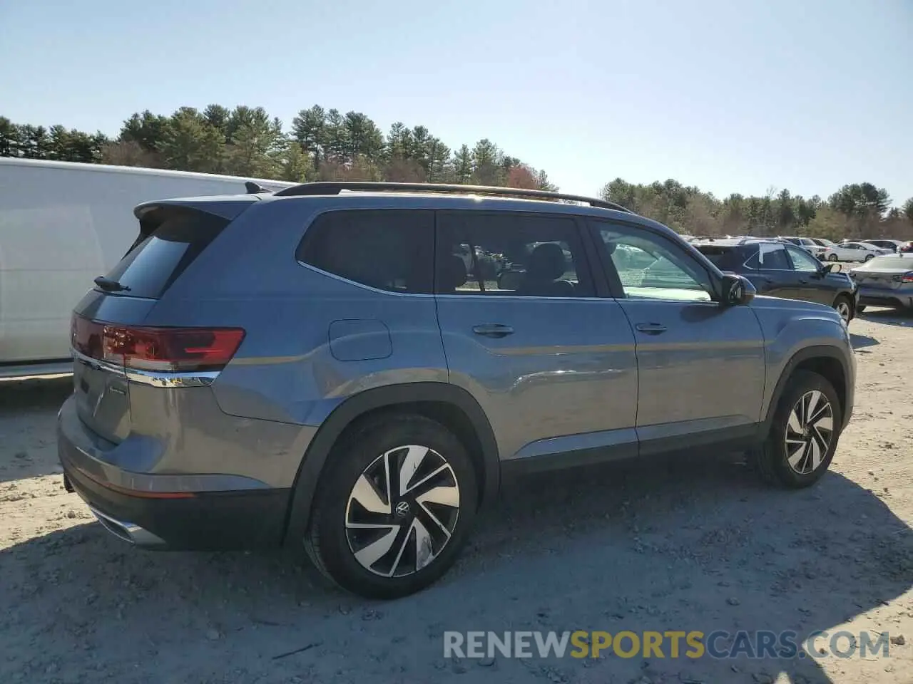 3 Photograph of a damaged car 1V2HR2CA2RC536368 VOLKSWAGEN ATLAS 2024