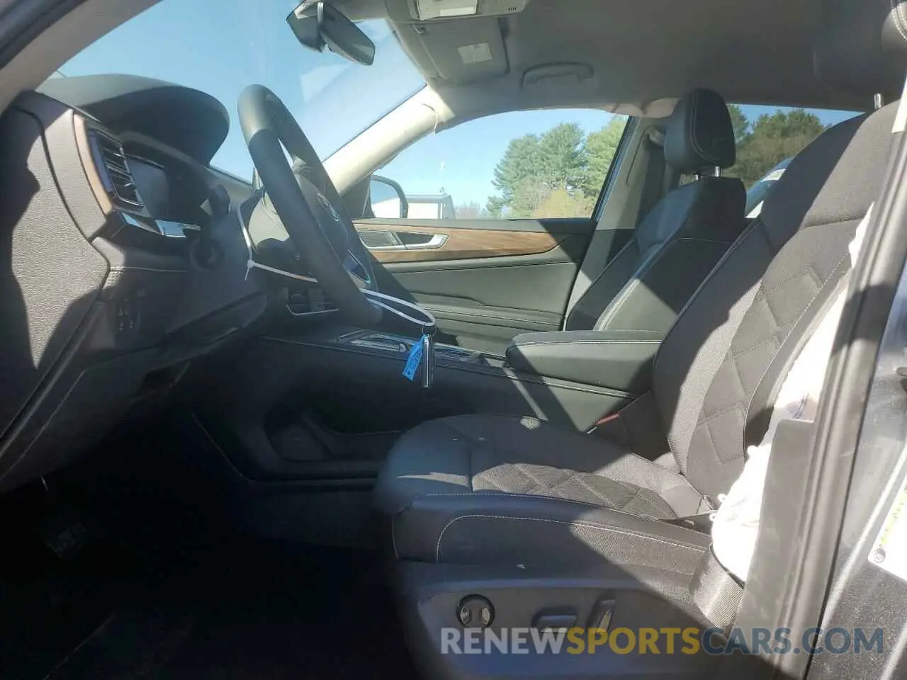 7 Photograph of a damaged car 1V2HR2CA2RC536368 VOLKSWAGEN ATLAS 2024