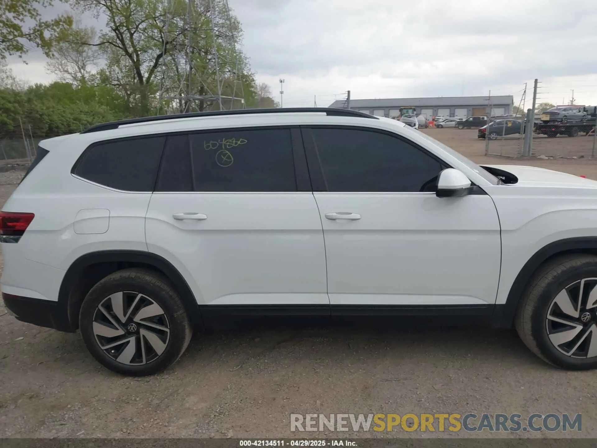 13 Photograph of a damaged car 1V2HR2CA2RC604880 VOLKSWAGEN ATLAS 2024