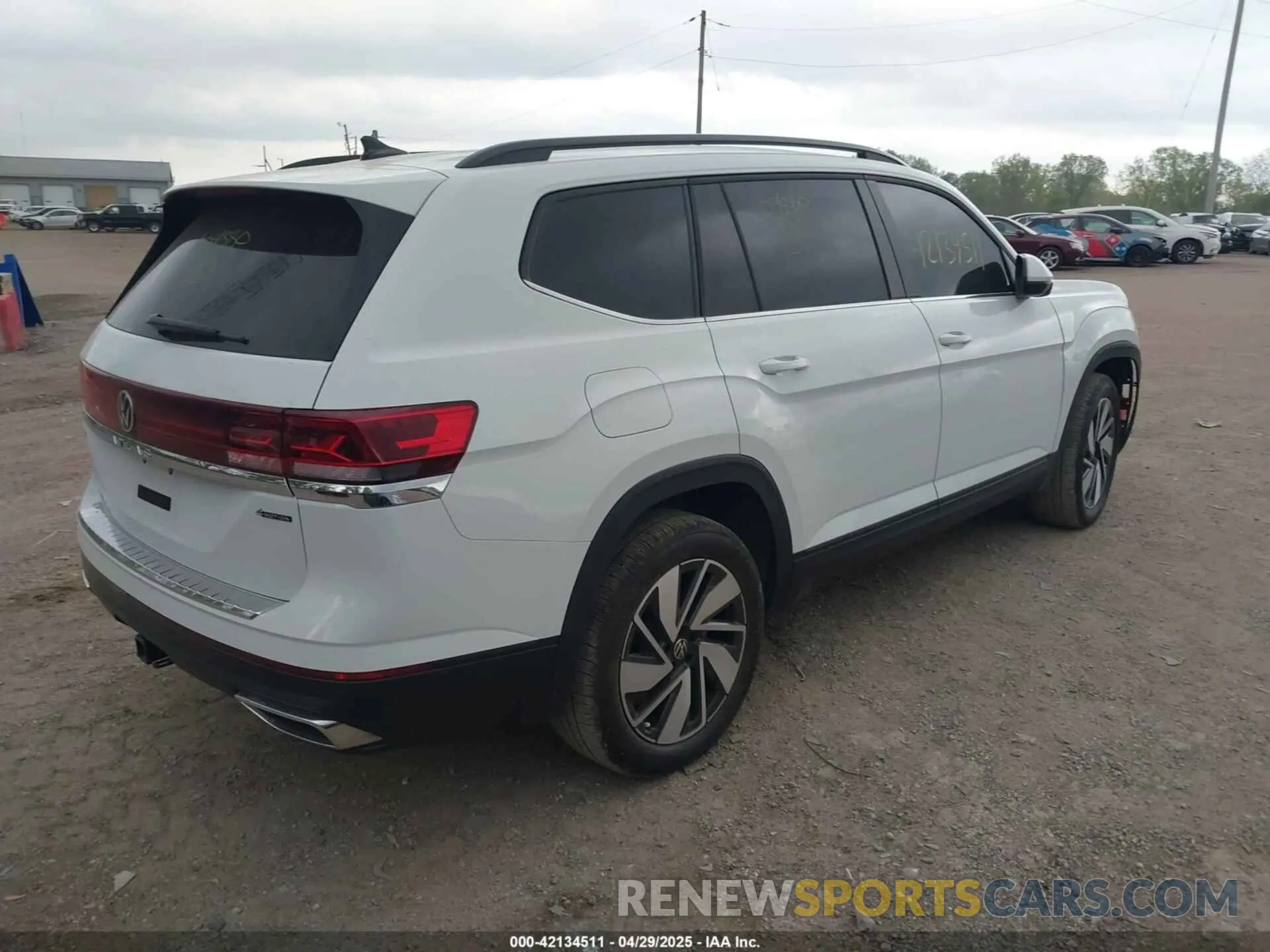 4 Photograph of a damaged car 1V2HR2CA2RC604880 VOLKSWAGEN ATLAS 2024
