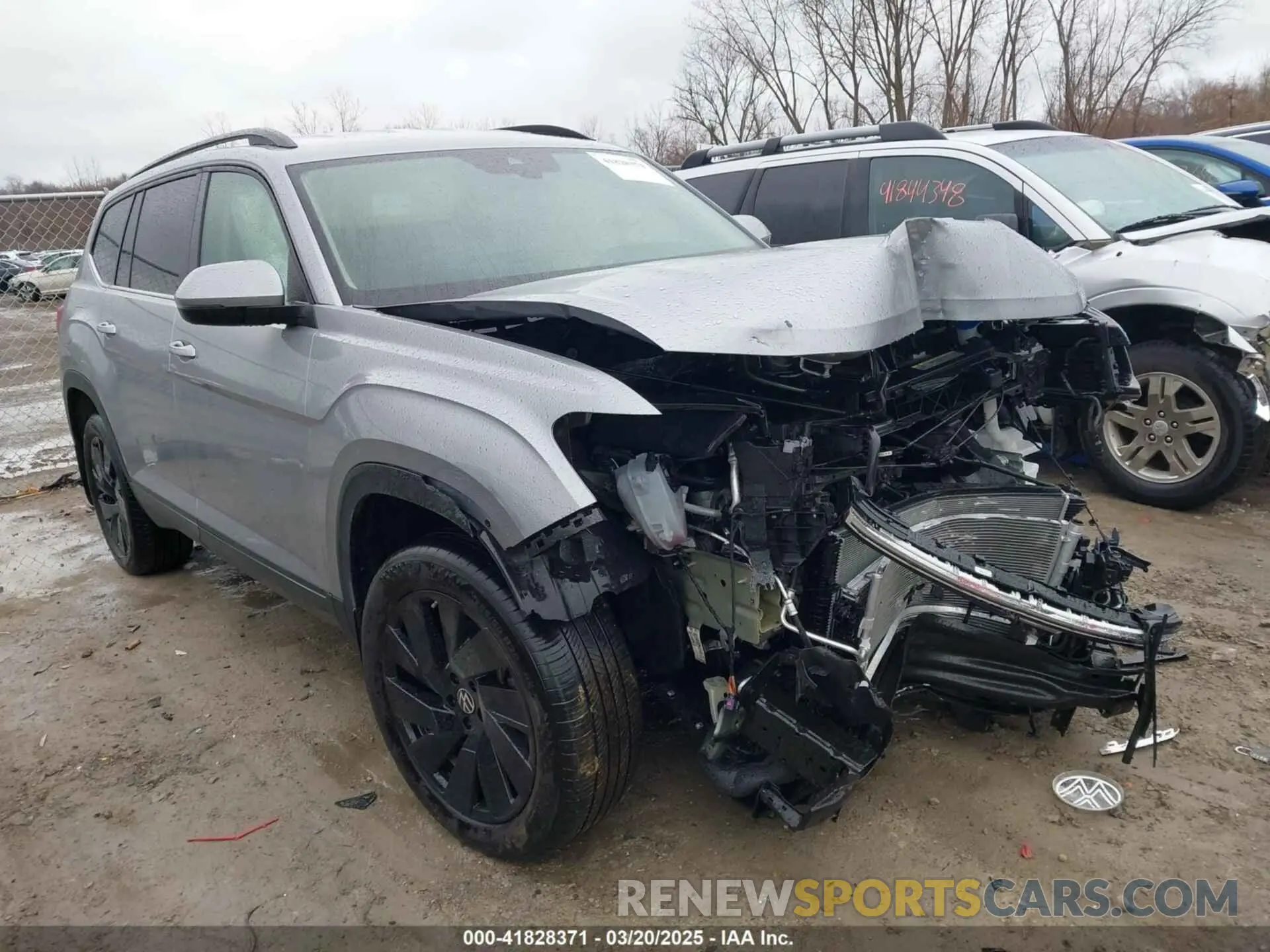 1 Photograph of a damaged car 1V2HR2CA4RC593252 VOLKSWAGEN ATLAS 2024