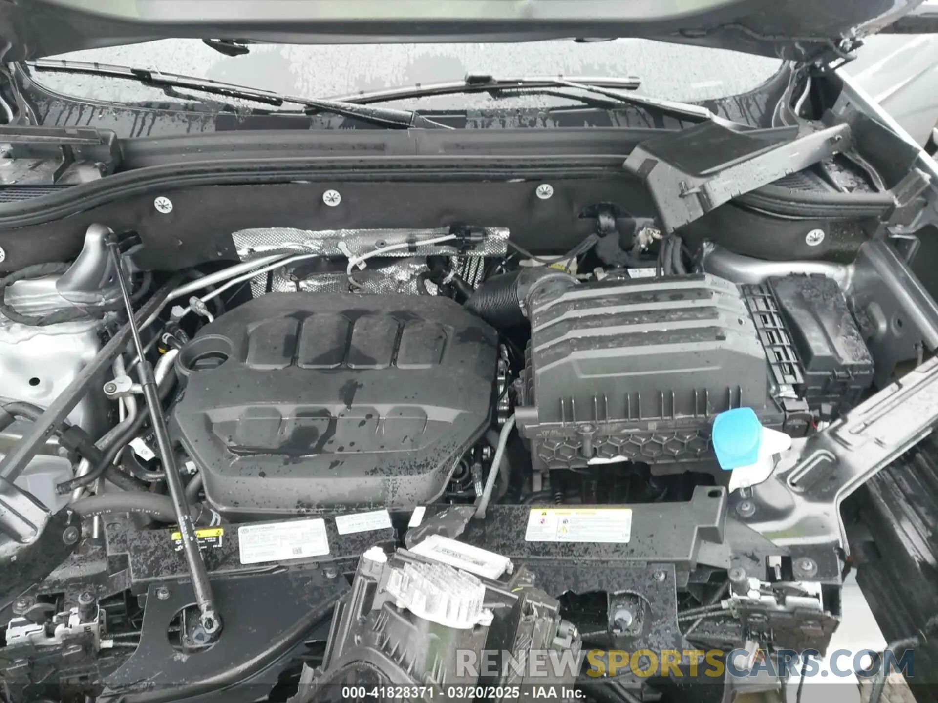 10 Photograph of a damaged car 1V2HR2CA4RC593252 VOLKSWAGEN ATLAS 2024