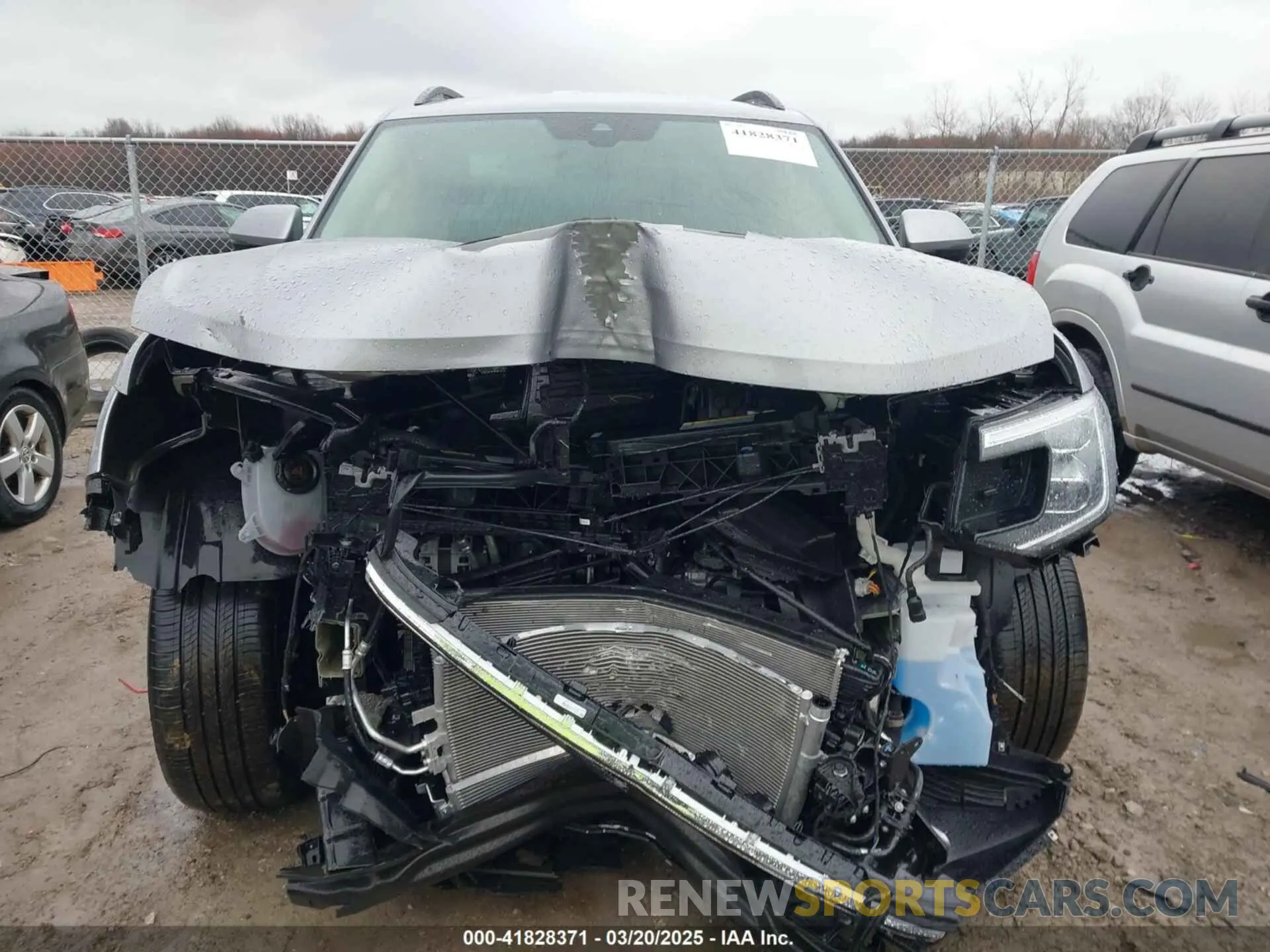 13 Photograph of a damaged car 1V2HR2CA4RC593252 VOLKSWAGEN ATLAS 2024