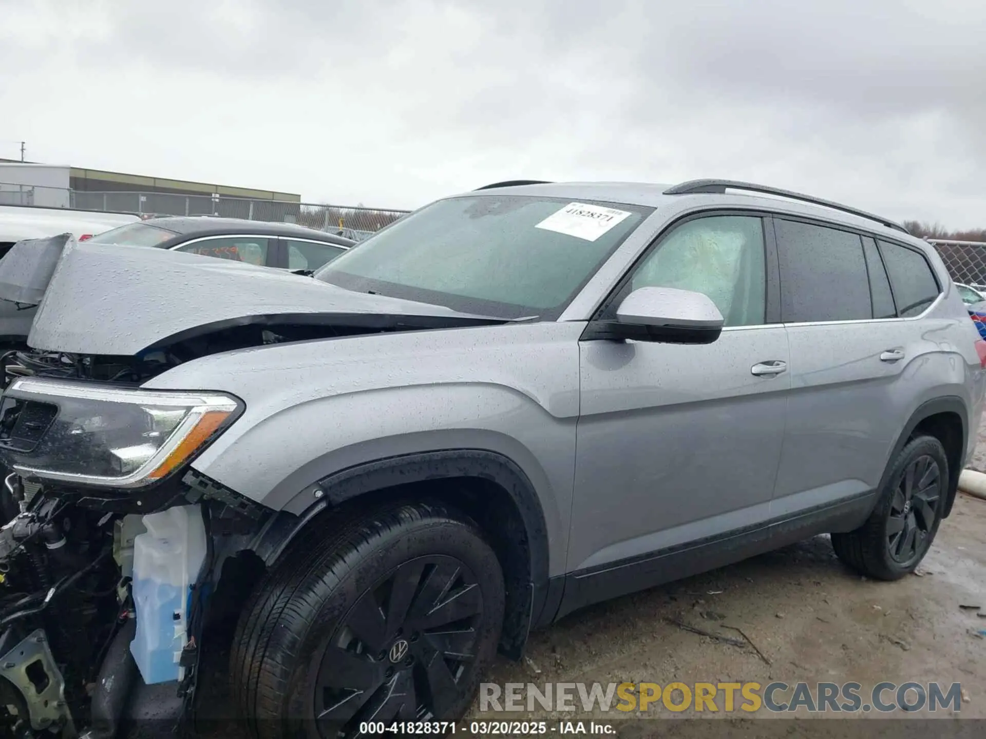 15 Photograph of a damaged car 1V2HR2CA4RC593252 VOLKSWAGEN ATLAS 2024