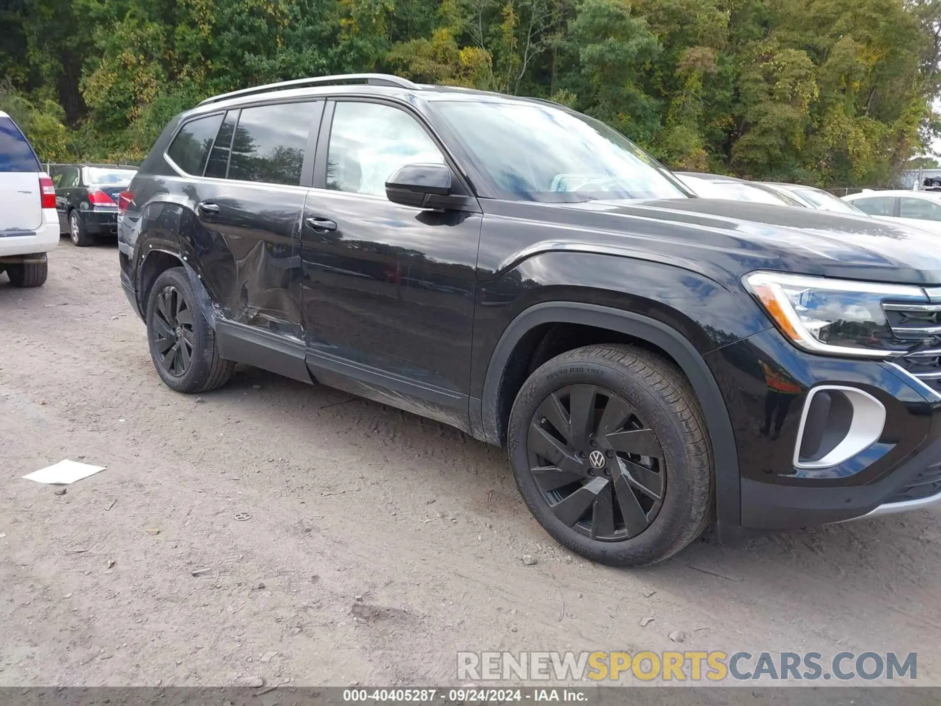 13 Photograph of a damaged car 1V2HR2CA4RC604783 VOLKSWAGEN ATLAS 2024