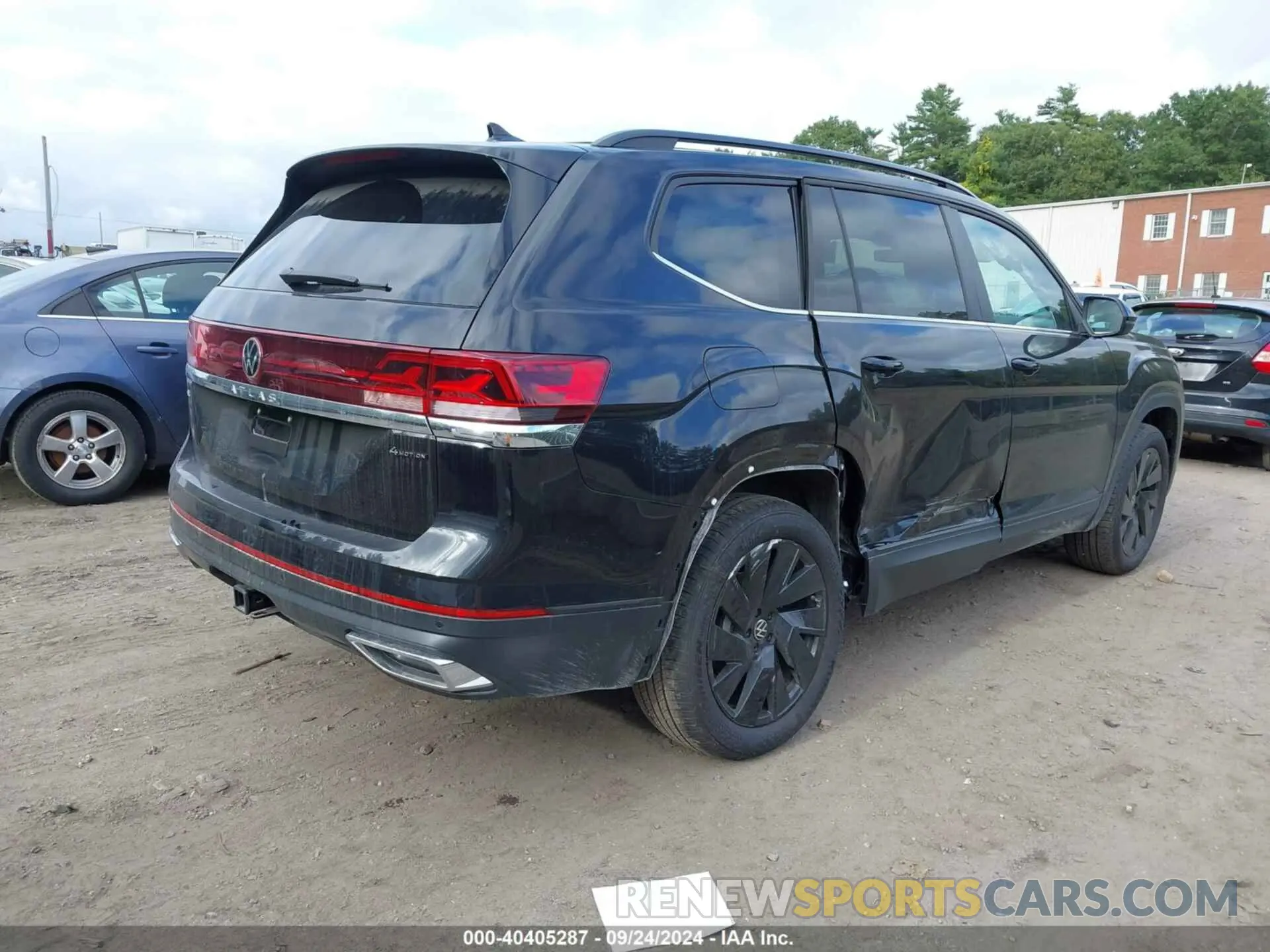 4 Photograph of a damaged car 1V2HR2CA4RC604783 VOLKSWAGEN ATLAS 2024