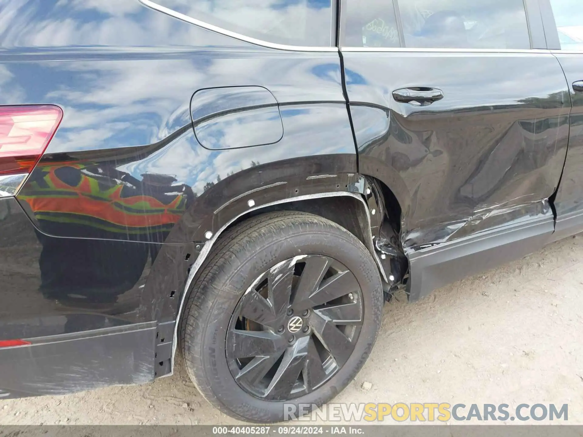 6 Photograph of a damaged car 1V2HR2CA4RC604783 VOLKSWAGEN ATLAS 2024