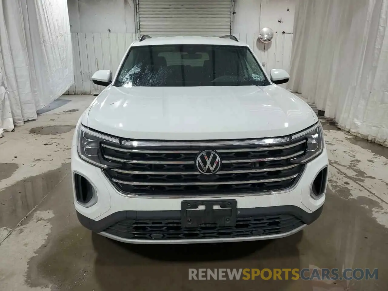 5 Photograph of a damaged car 1V2HR2CA5RC527986 VOLKSWAGEN ATLAS 2024