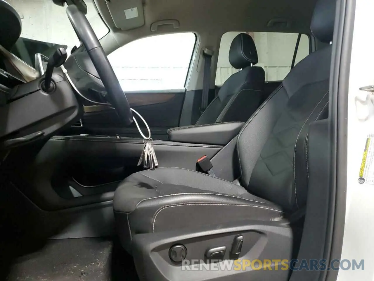 7 Photograph of a damaged car 1V2HR2CA5RC527986 VOLKSWAGEN ATLAS 2024