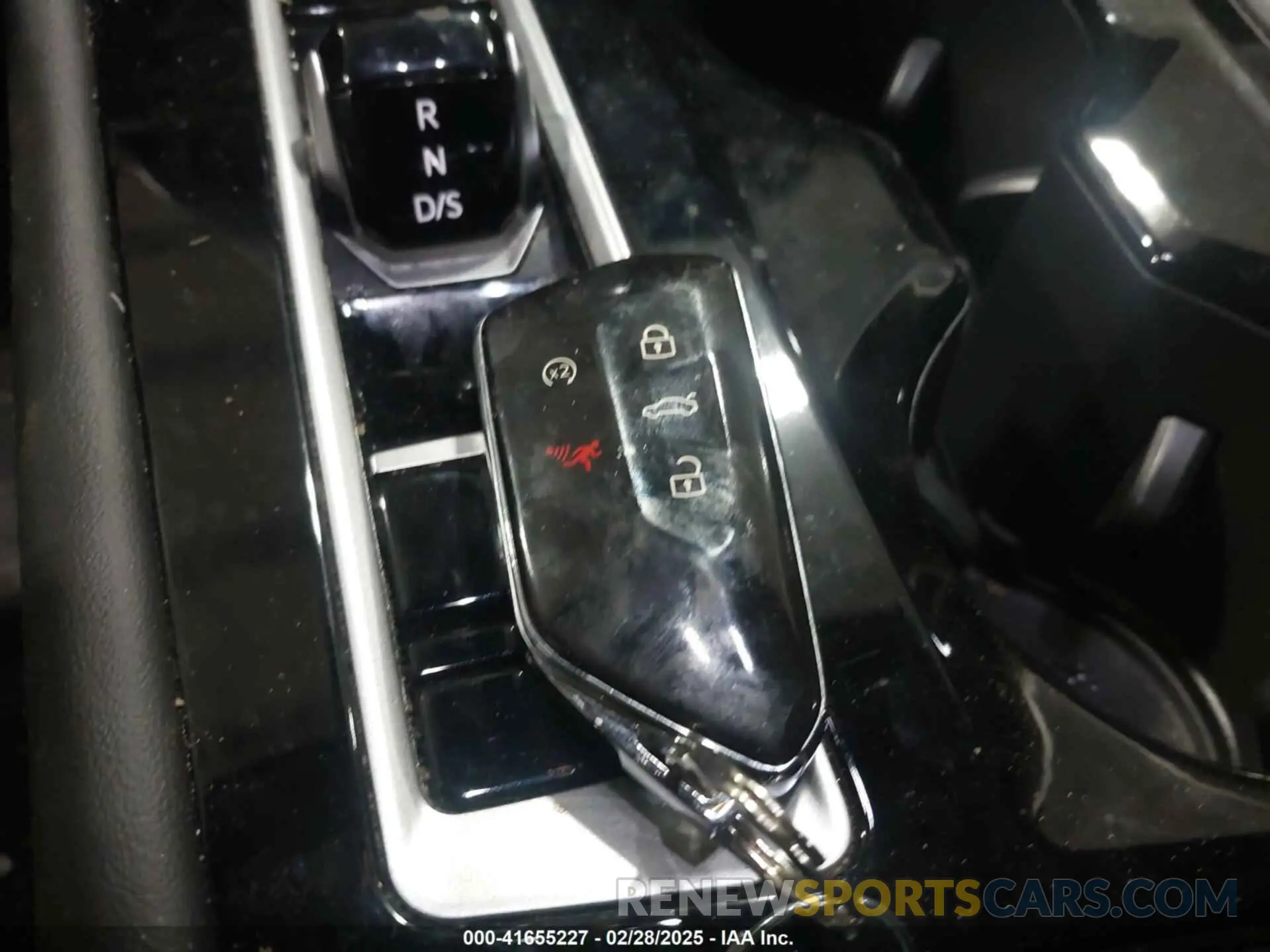 11 Photograph of a damaged car 1V2HR2CA6RC534817 VOLKSWAGEN ATLAS 2024