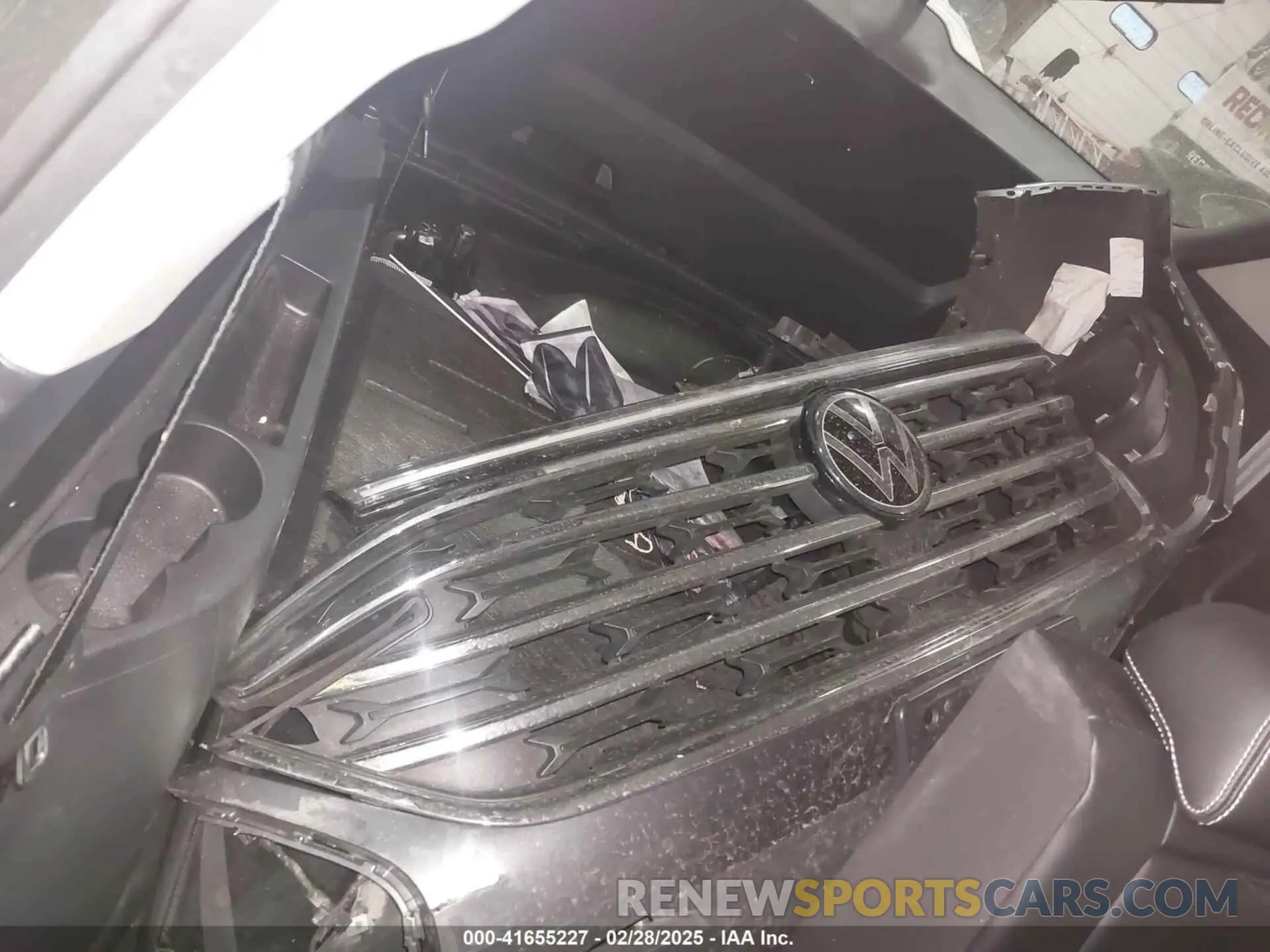 12 Photograph of a damaged car 1V2HR2CA6RC534817 VOLKSWAGEN ATLAS 2024