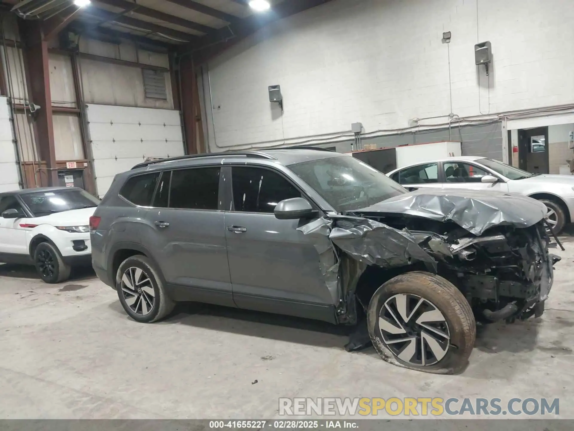 14 Photograph of a damaged car 1V2HR2CA6RC534817 VOLKSWAGEN ATLAS 2024
