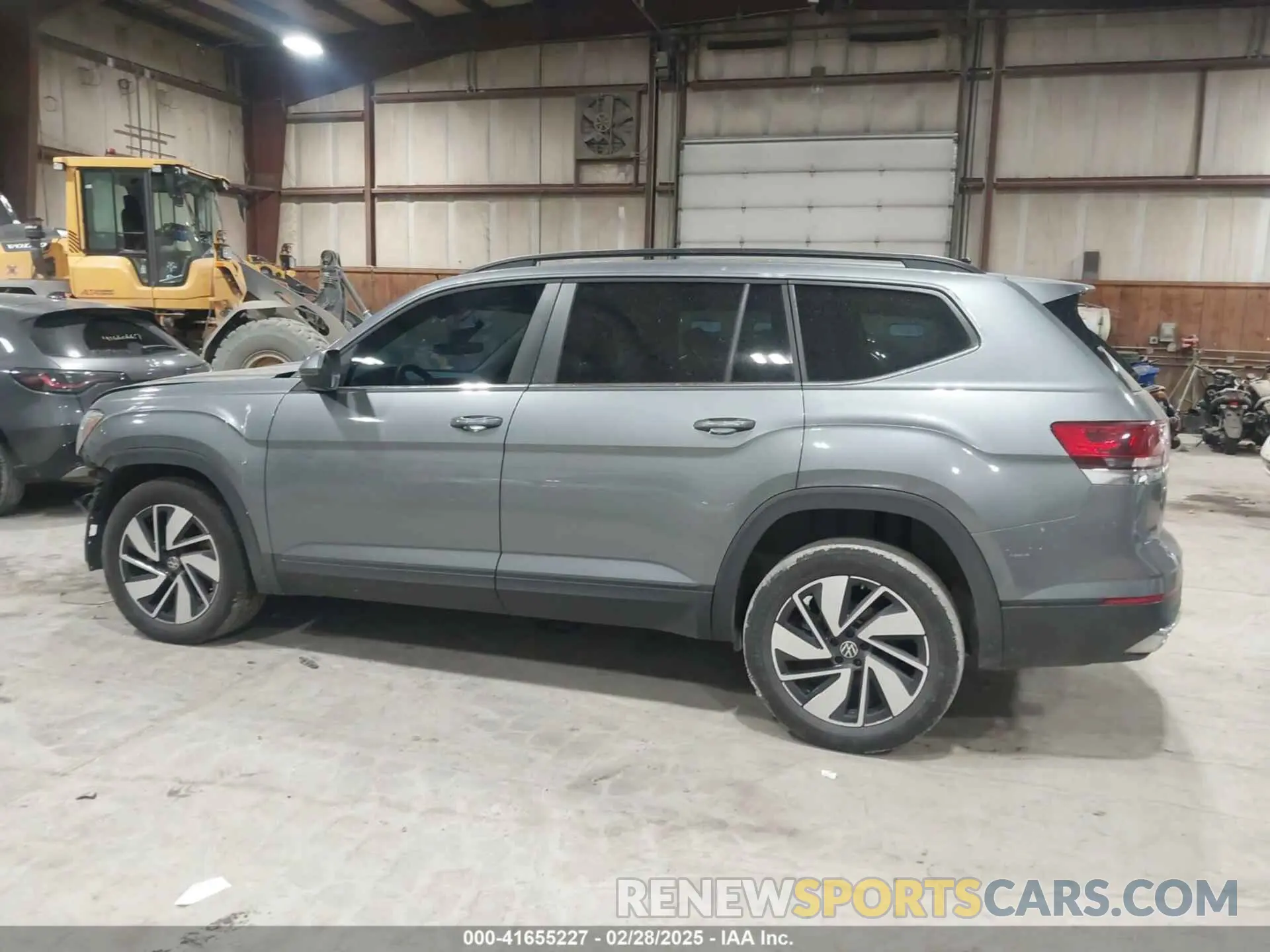15 Photograph of a damaged car 1V2HR2CA6RC534817 VOLKSWAGEN ATLAS 2024