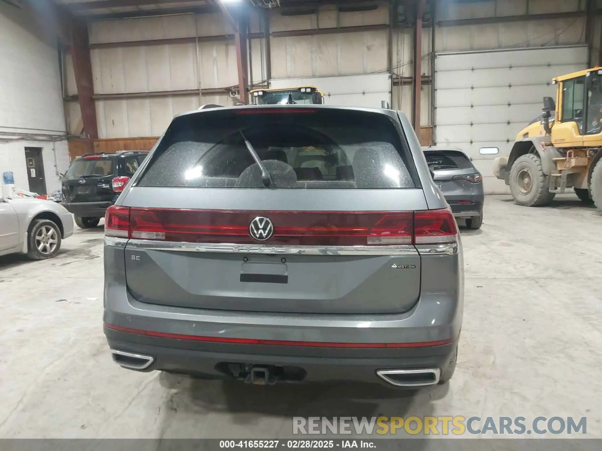 17 Photograph of a damaged car 1V2HR2CA6RC534817 VOLKSWAGEN ATLAS 2024