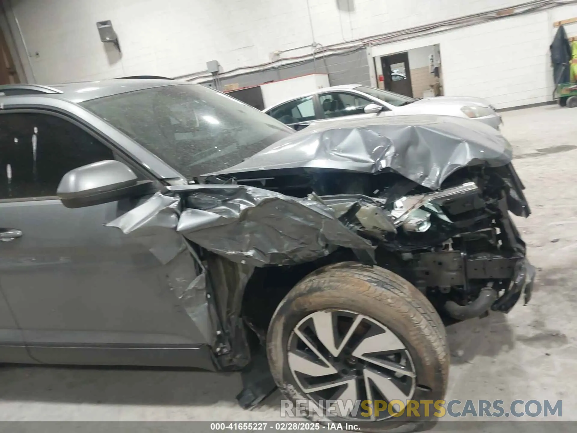 18 Photograph of a damaged car 1V2HR2CA6RC534817 VOLKSWAGEN ATLAS 2024