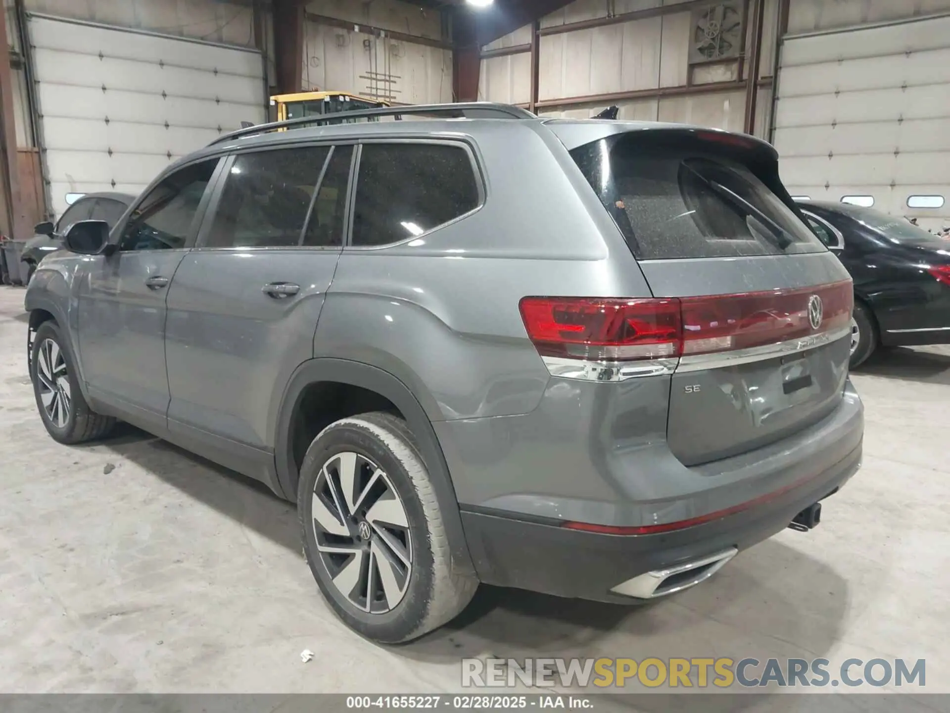 3 Photograph of a damaged car 1V2HR2CA6RC534817 VOLKSWAGEN ATLAS 2024