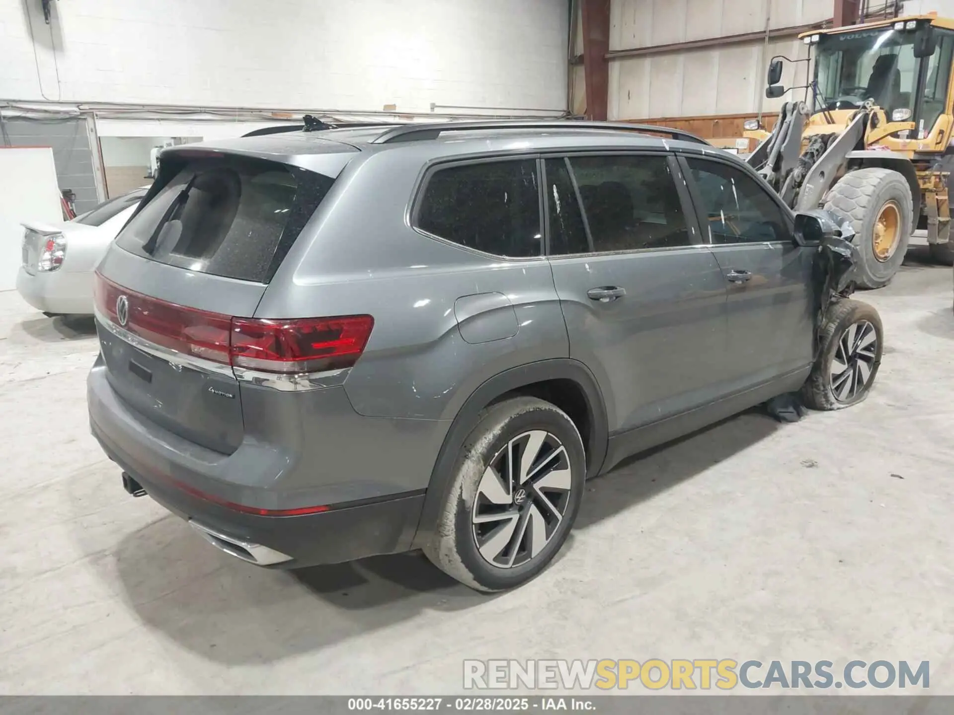 4 Photograph of a damaged car 1V2HR2CA6RC534817 VOLKSWAGEN ATLAS 2024