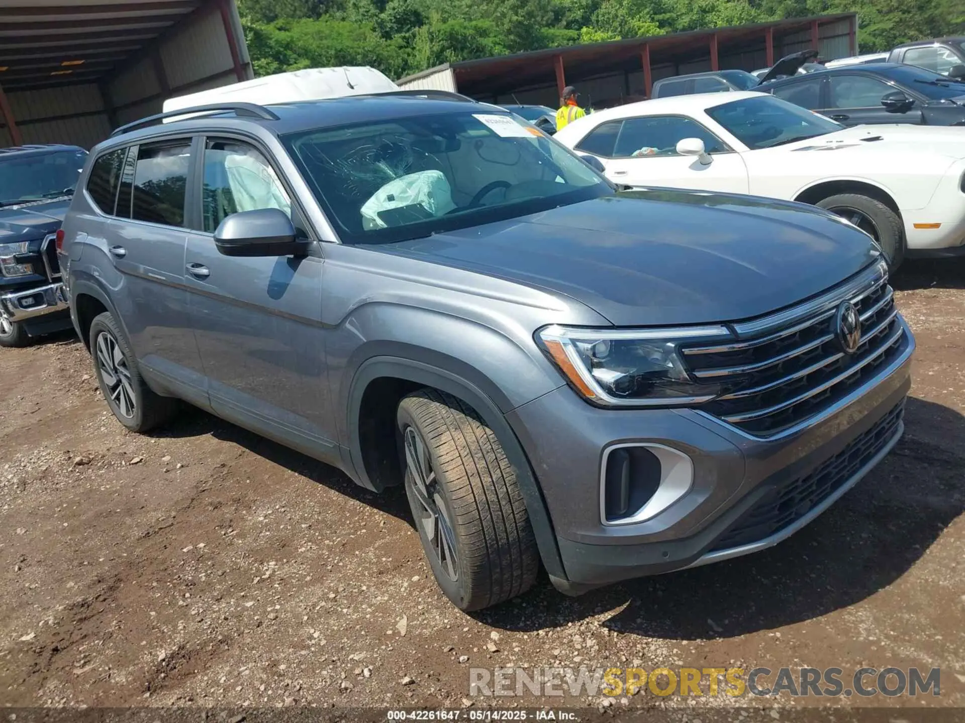 1 Photograph of a damaged car 1V2HR2CA8RC535094 VOLKSWAGEN ATLAS 2024