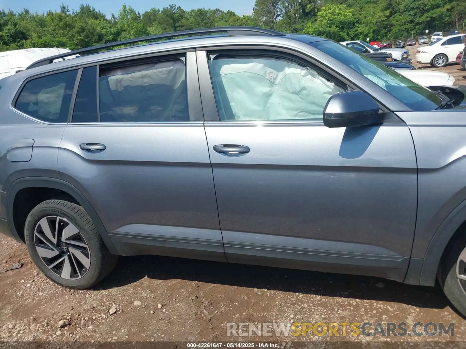 12 Photograph of a damaged car 1V2HR2CA8RC535094 VOLKSWAGEN ATLAS 2024