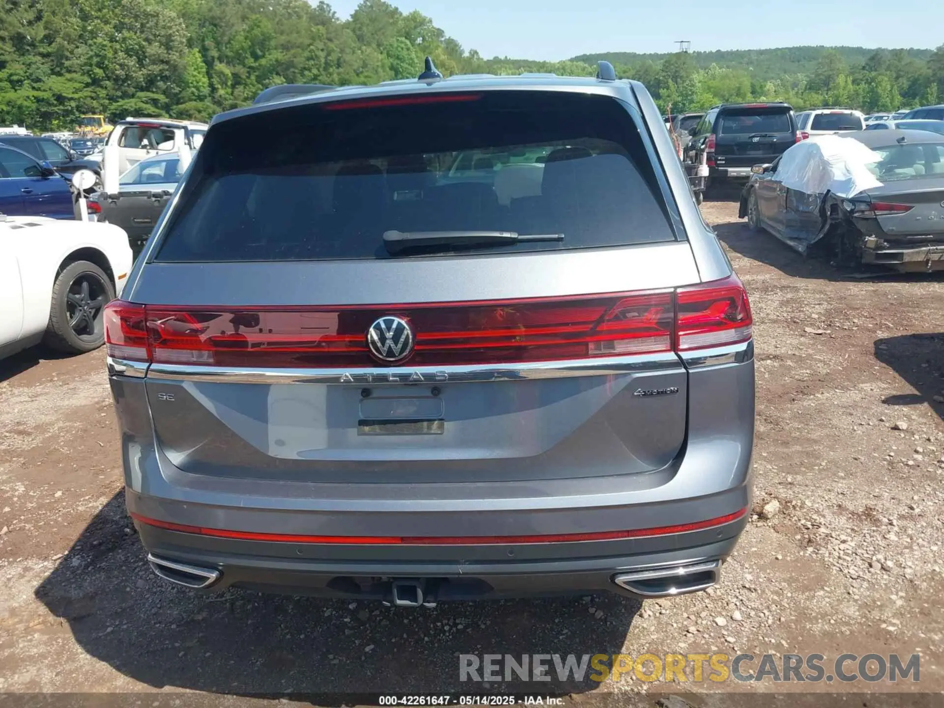 15 Photograph of a damaged car 1V2HR2CA8RC535094 VOLKSWAGEN ATLAS 2024