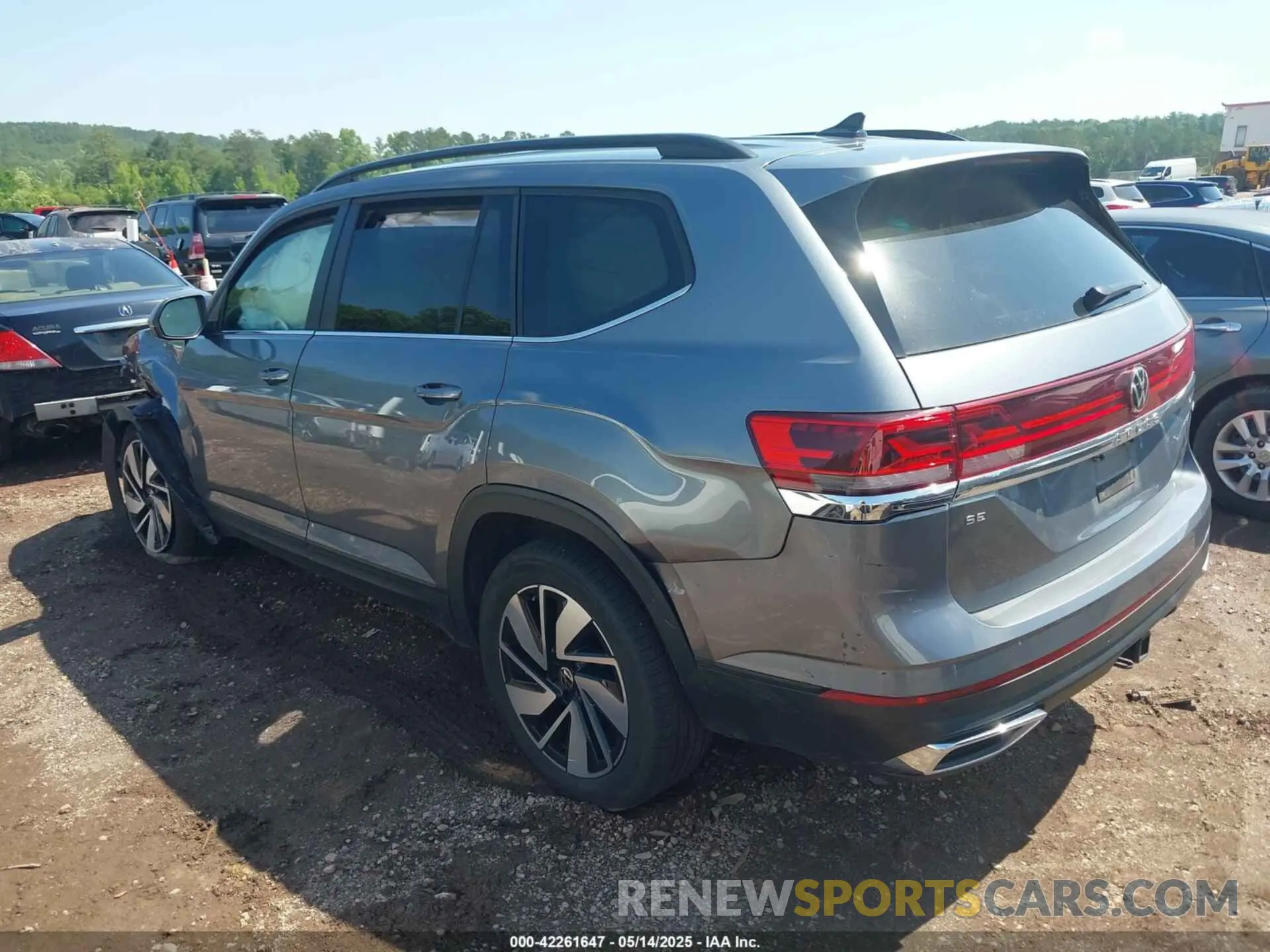 3 Photograph of a damaged car 1V2HR2CA8RC535094 VOLKSWAGEN ATLAS 2024