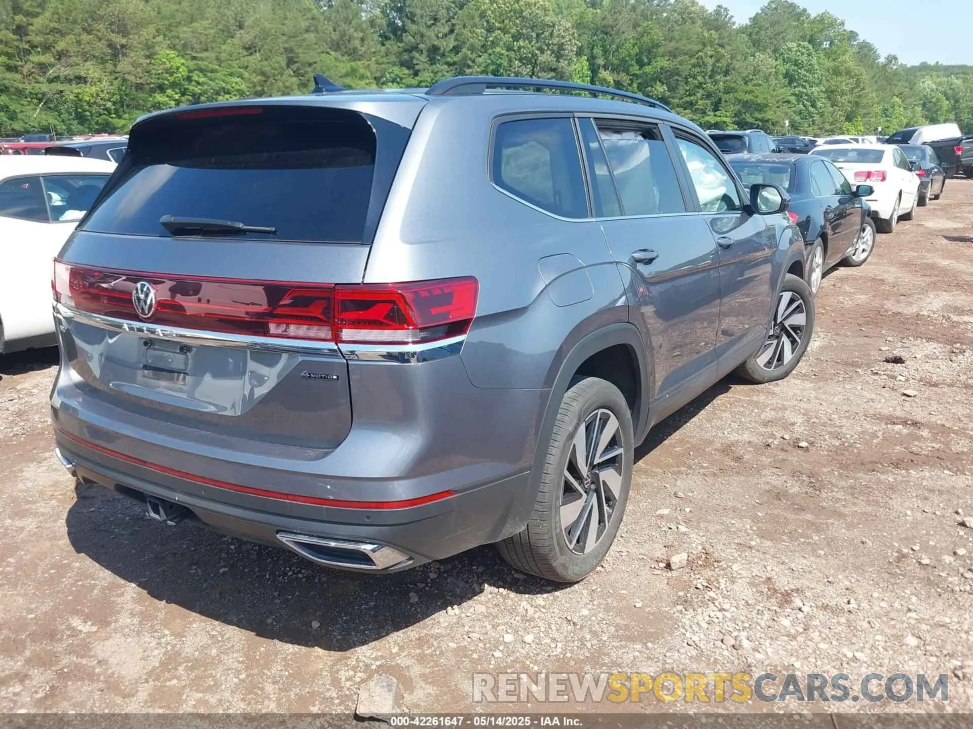 4 Photograph of a damaged car 1V2HR2CA8RC535094 VOLKSWAGEN ATLAS 2024
