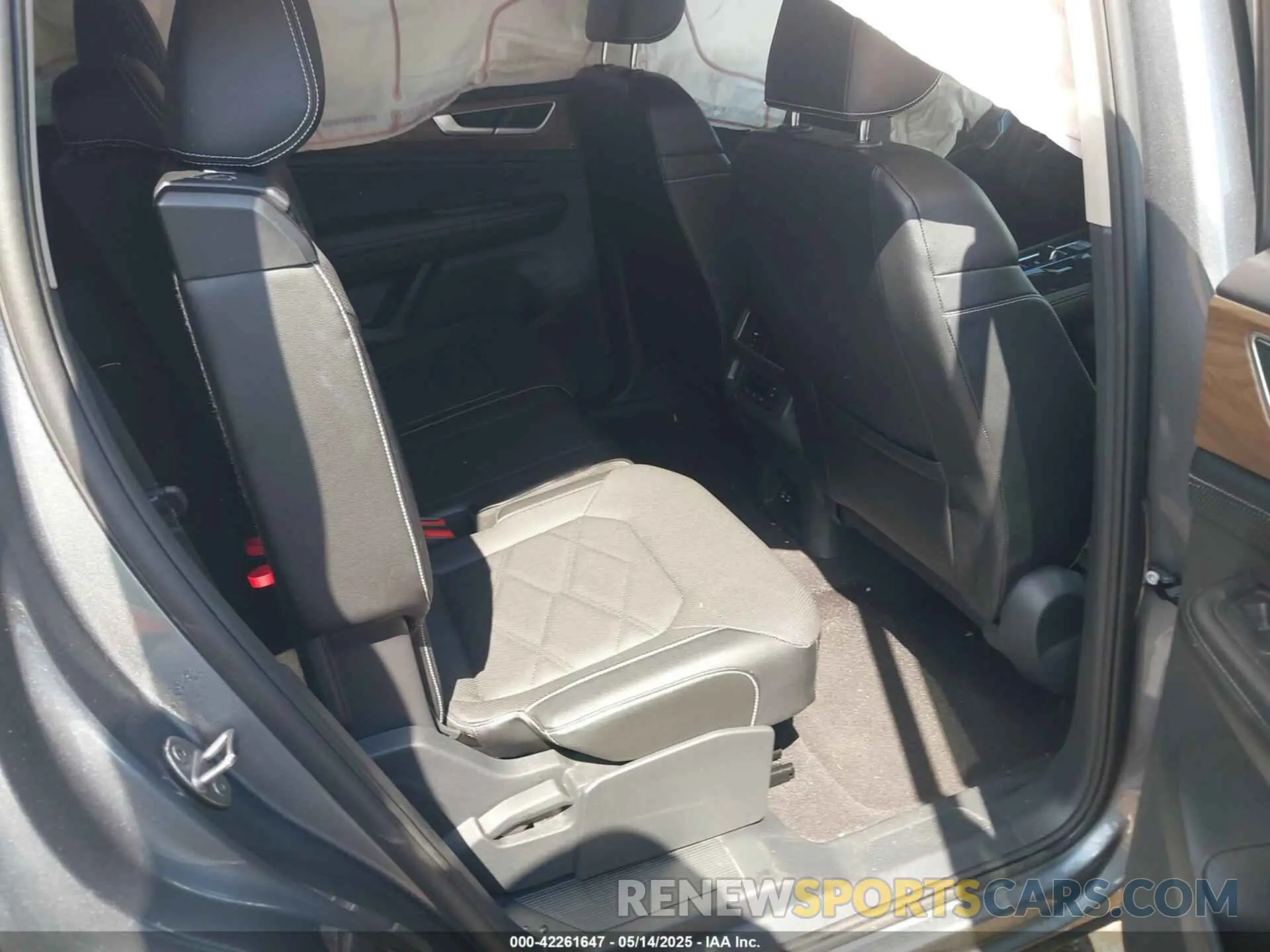 8 Photograph of a damaged car 1V2HR2CA8RC535094 VOLKSWAGEN ATLAS 2024