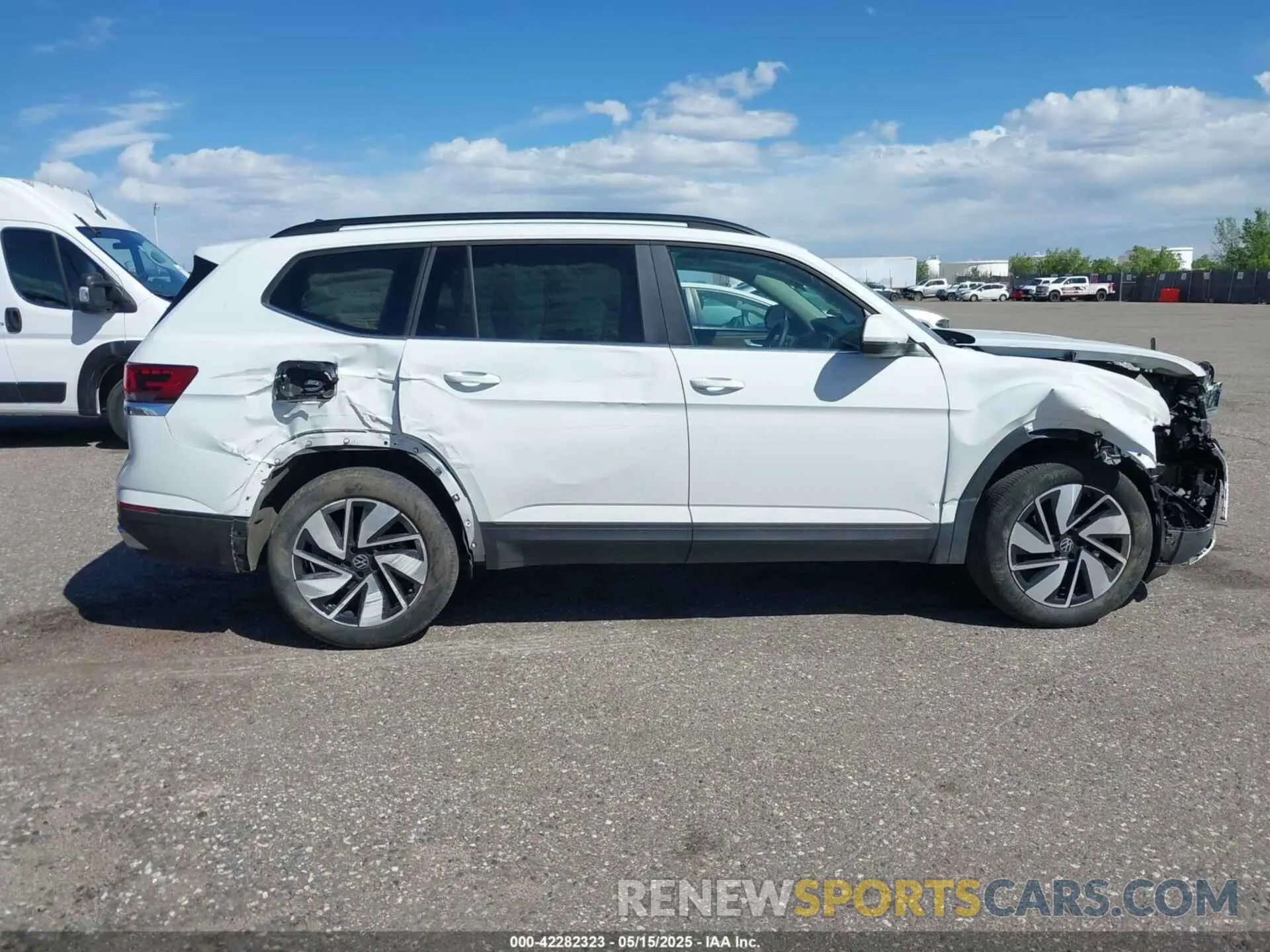 13 Photograph of a damaged car 1V2HR2CA8RC580455 VOLKSWAGEN ATLAS 2024