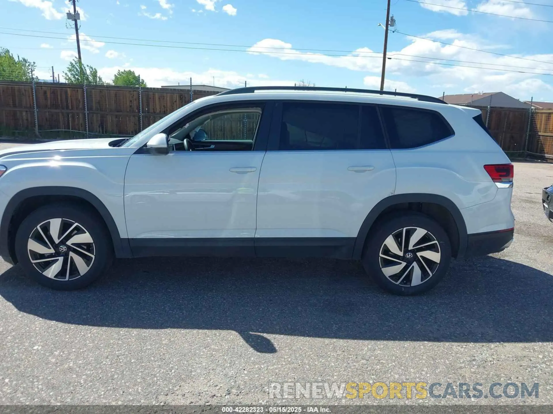 14 Photograph of a damaged car 1V2HR2CA8RC580455 VOLKSWAGEN ATLAS 2024
