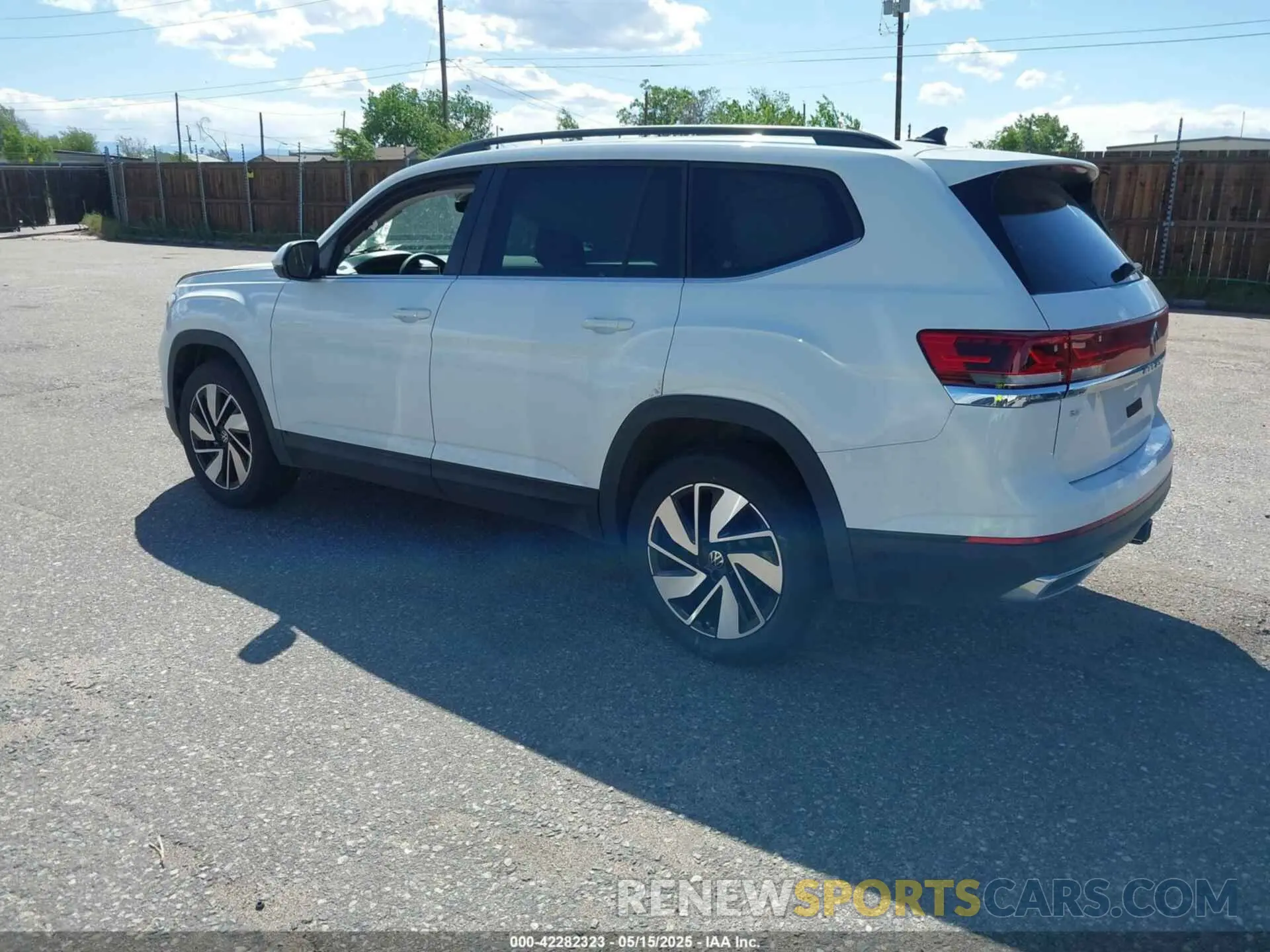 3 Photograph of a damaged car 1V2HR2CA8RC580455 VOLKSWAGEN ATLAS 2024