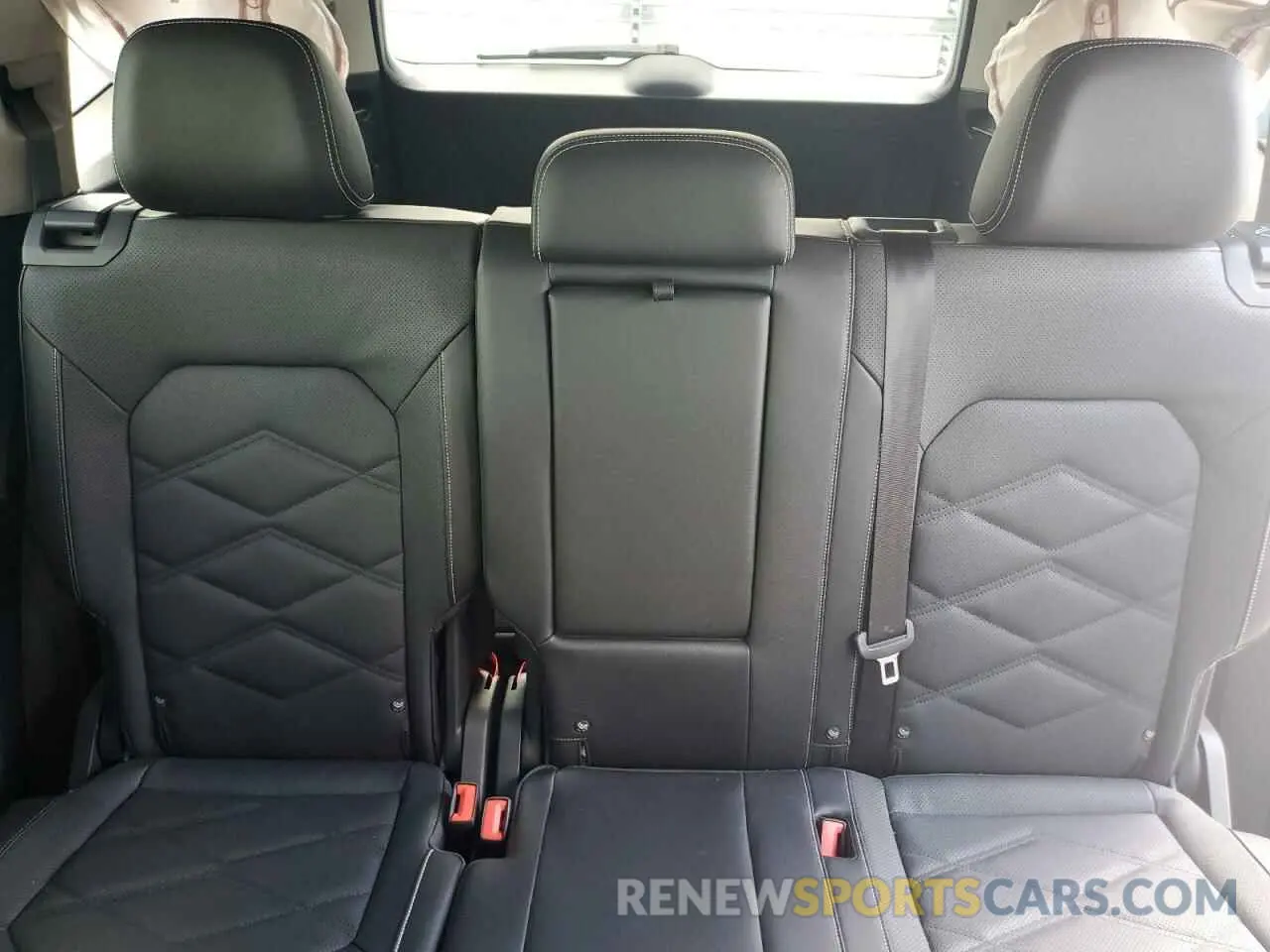 10 Photograph of a damaged car 1V2HR2CAXRC552608 VOLKSWAGEN ATLAS 2024