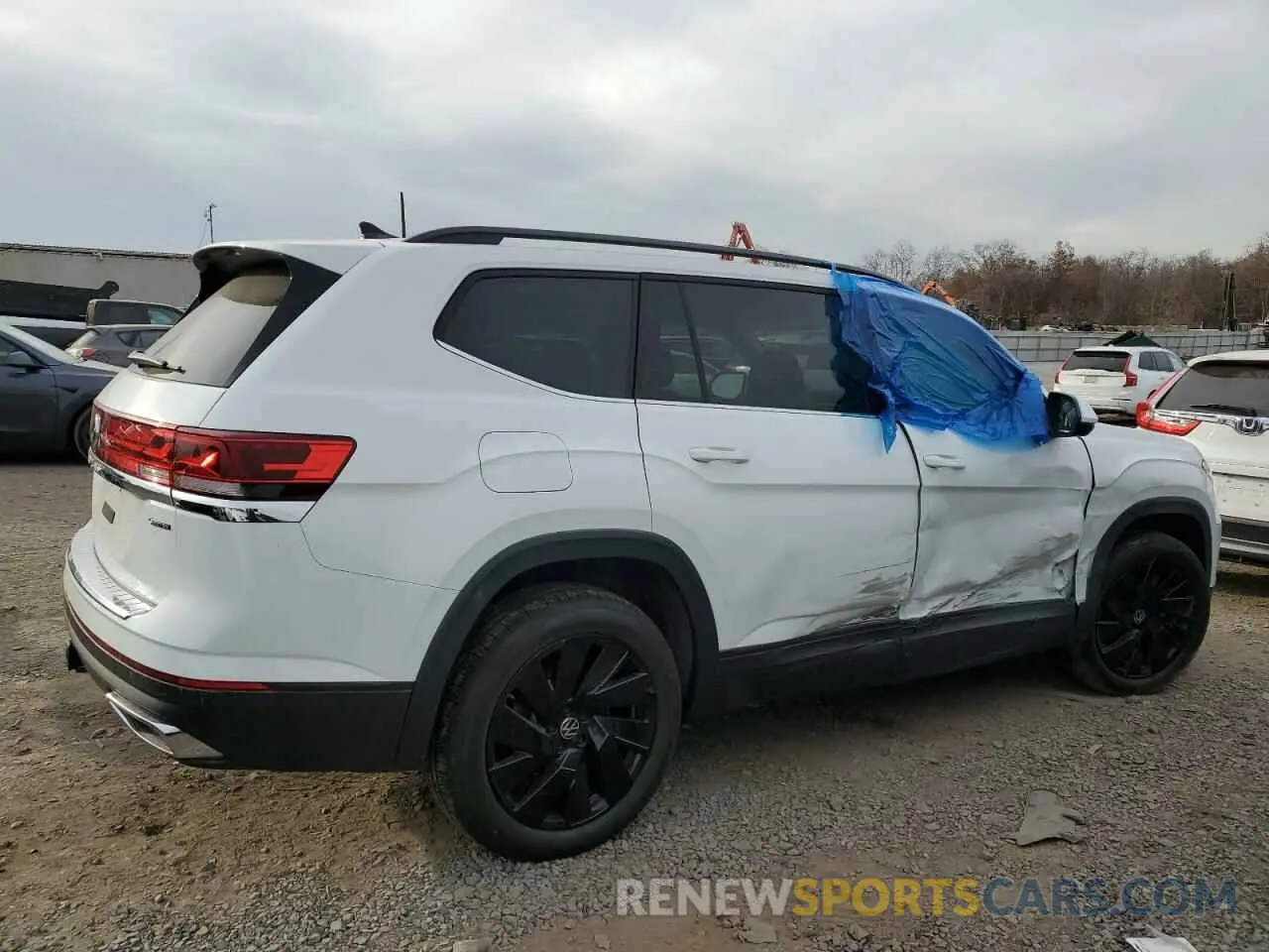 3 Photograph of a damaged car 1V2HR2CAXRC571675 VOLKSWAGEN ATLAS 2024