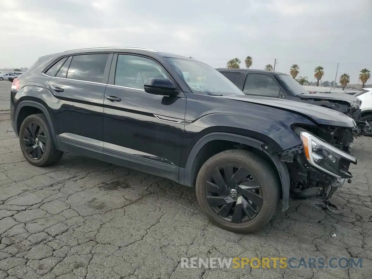 4 Photograph of a damaged car 1V2JE2CA0RC205818 VOLKSWAGEN ATLAS 2024